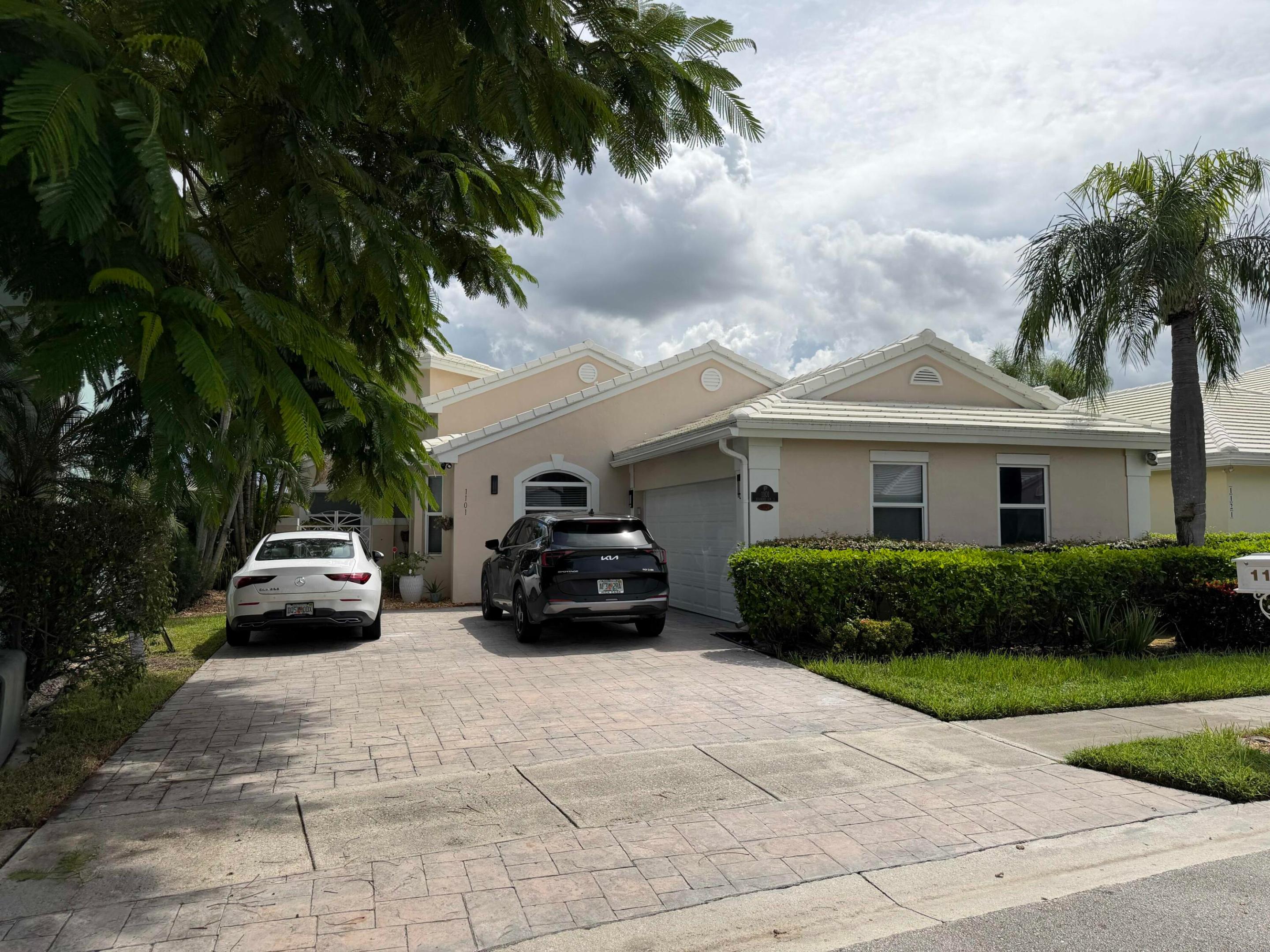 1101 Wilshire Circle E Property Photo 2