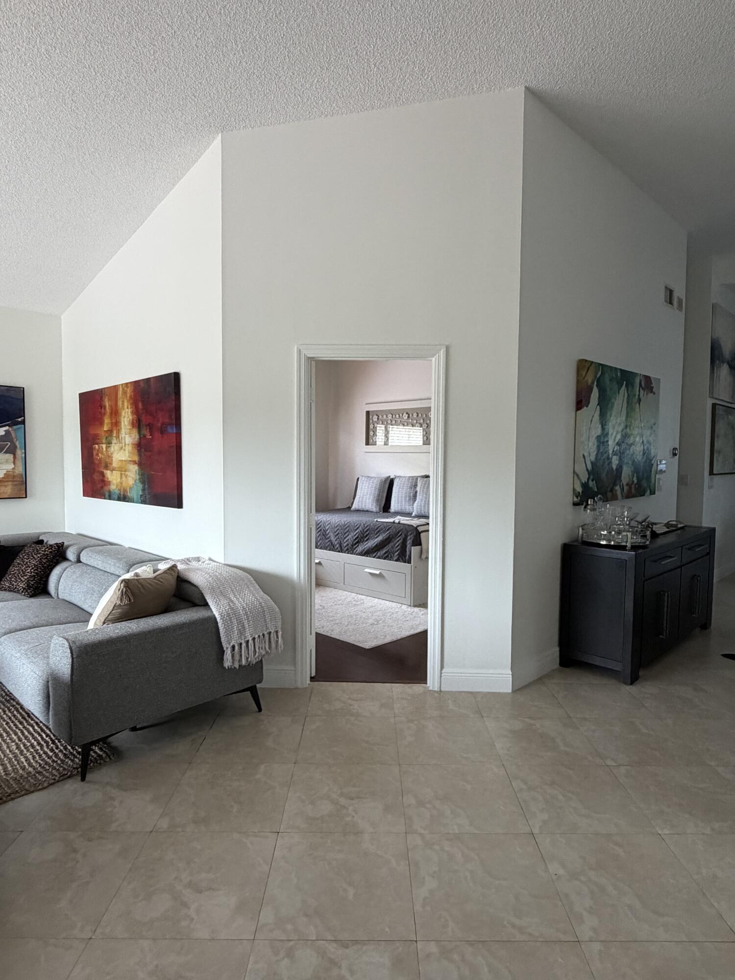 1101 Wilshire Circle E Property Photo 5