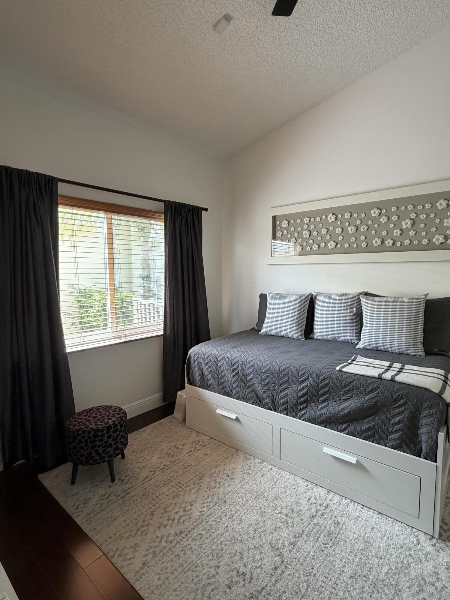 1101 Wilshire Circle E Property Photo 9