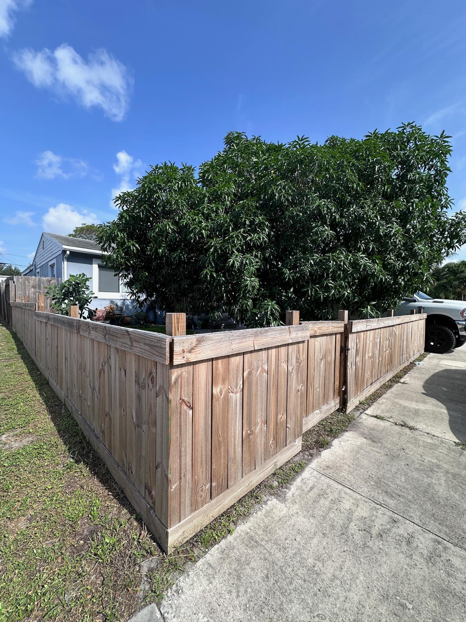 1013 N C Street Property Photo 1