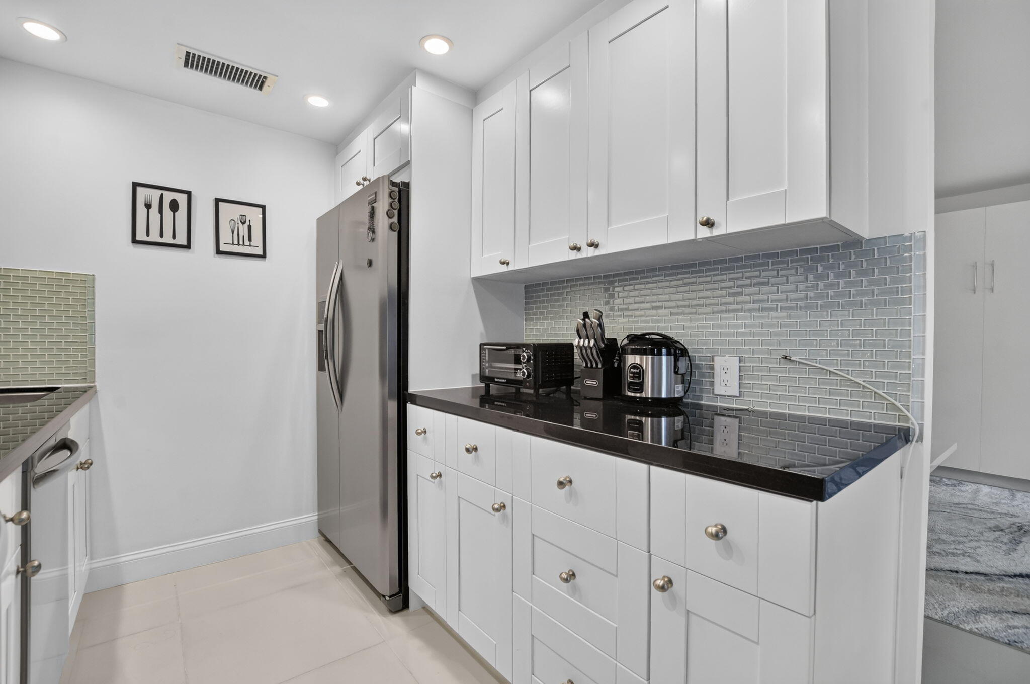 1061 Exeter D Property Photo 11