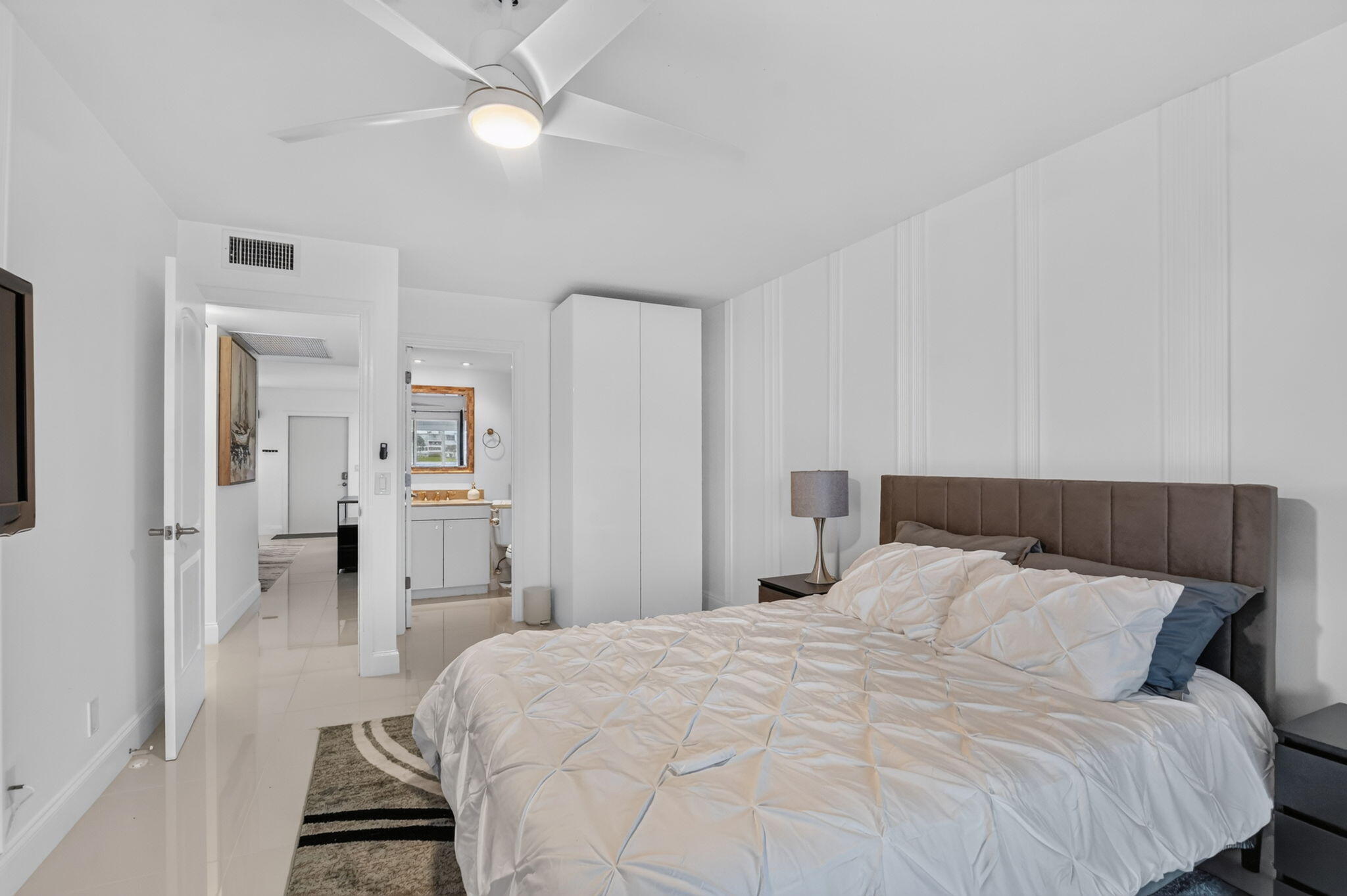 1061 Exeter D Property Photo 14