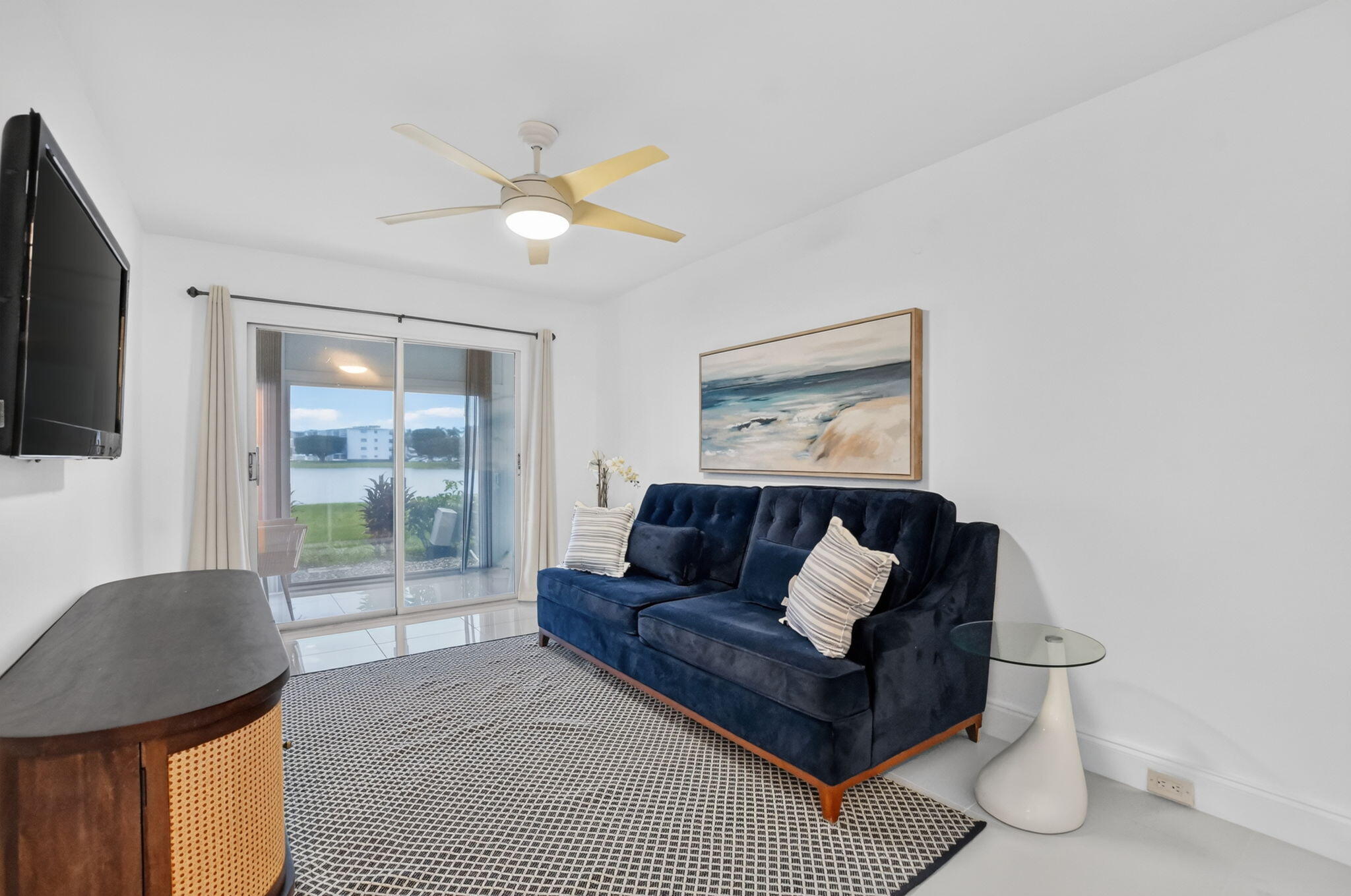 1061 Exeter D Property Photo 18