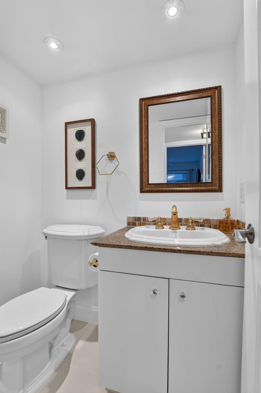 1061 Exeter D Property Photo 22