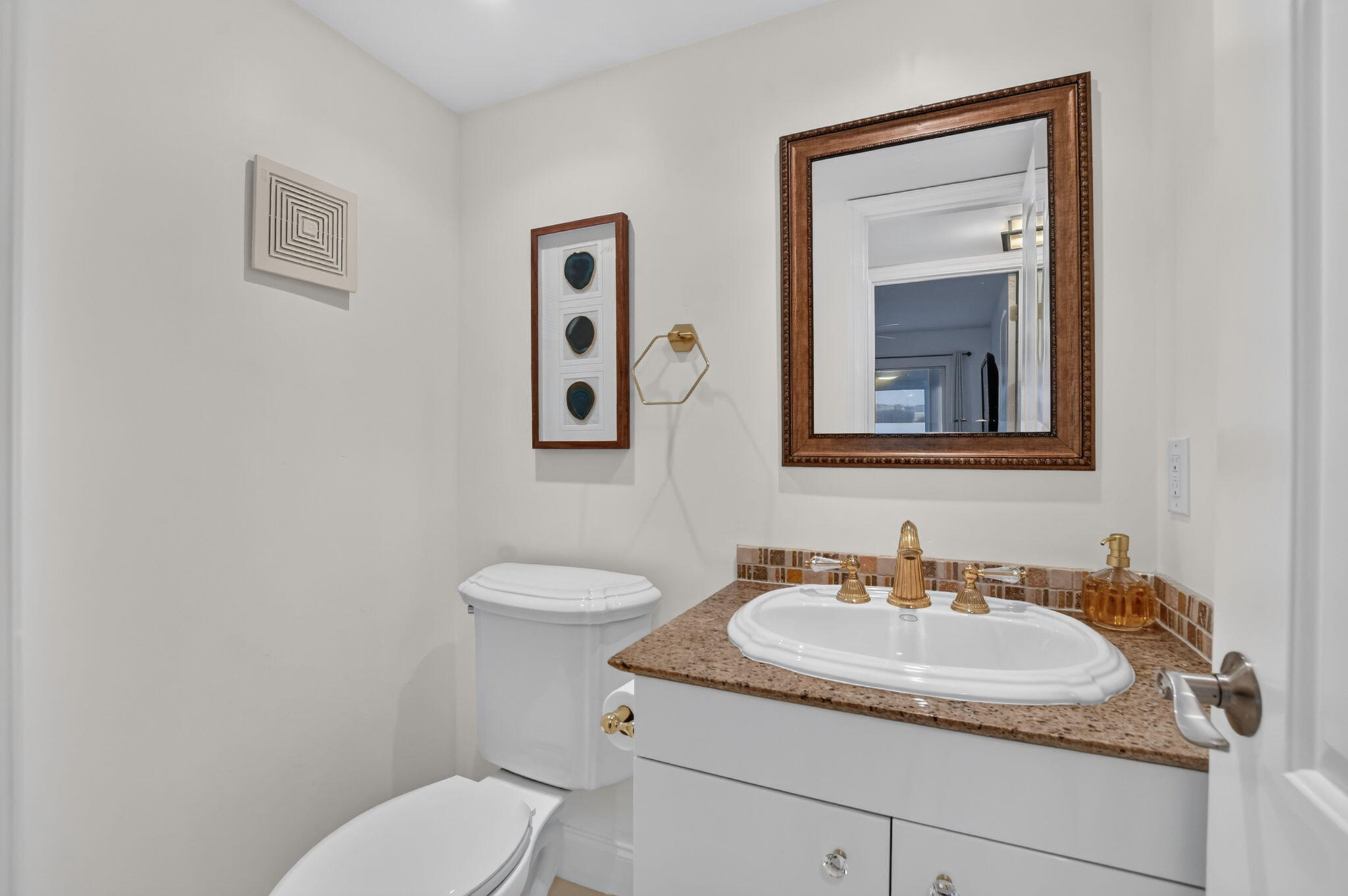 1061 Exeter D Property Photo 23