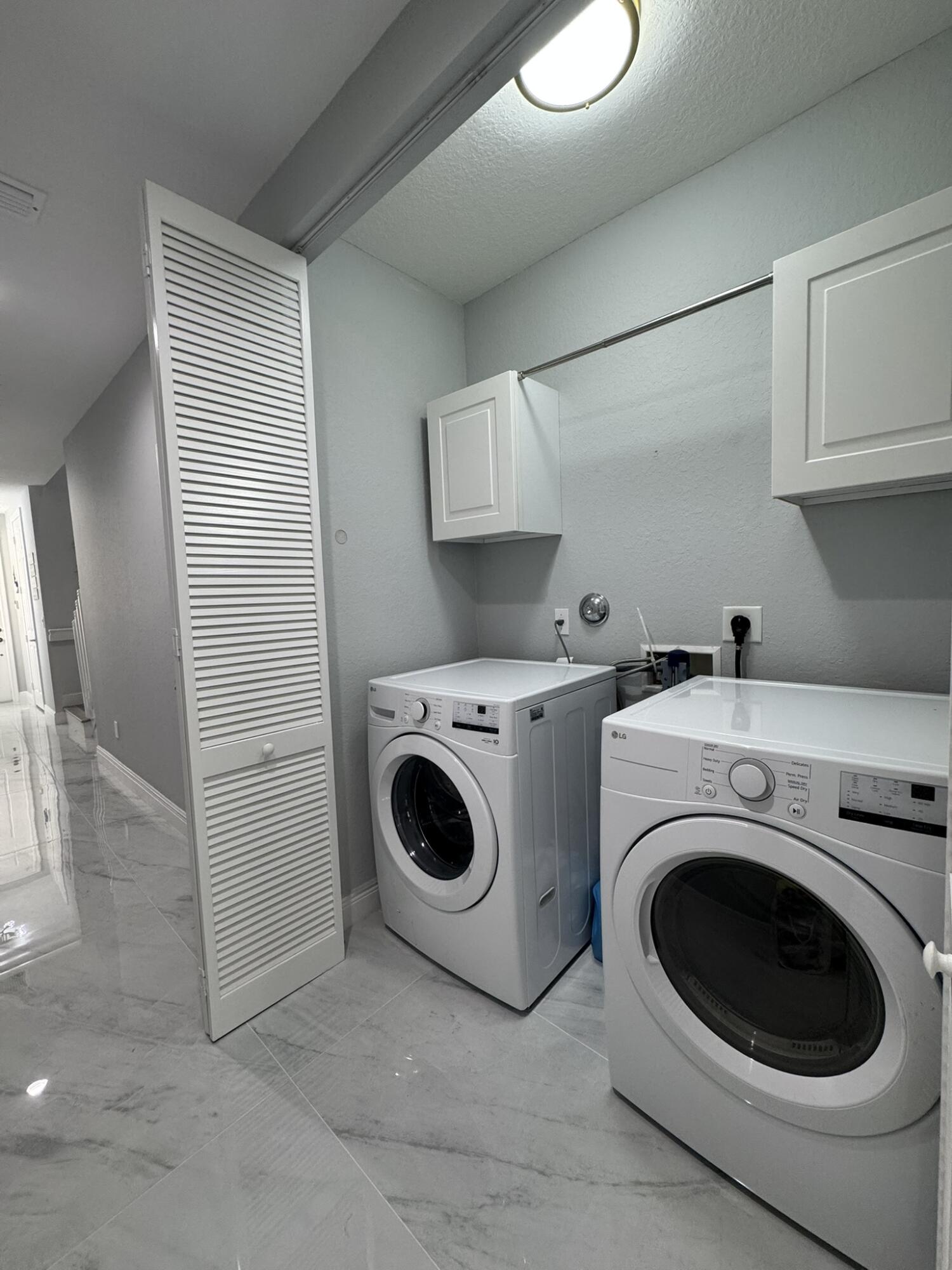 115 S Longport Circle D Property Photo 9