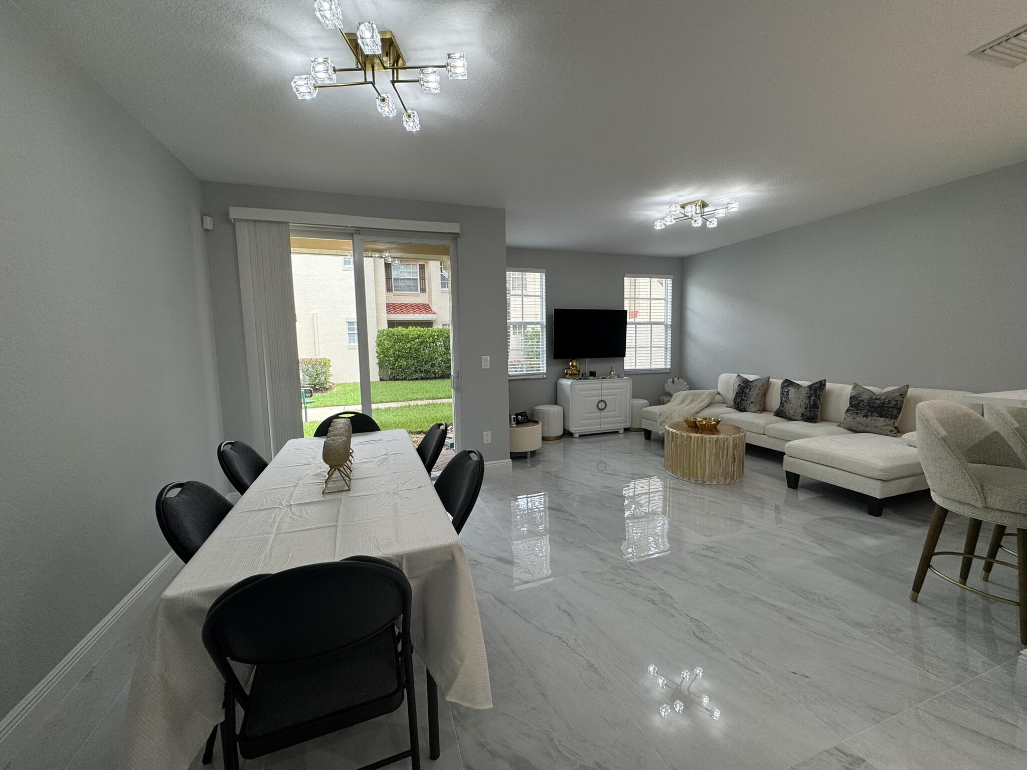 115 S Longport Circle D Property Photo 11