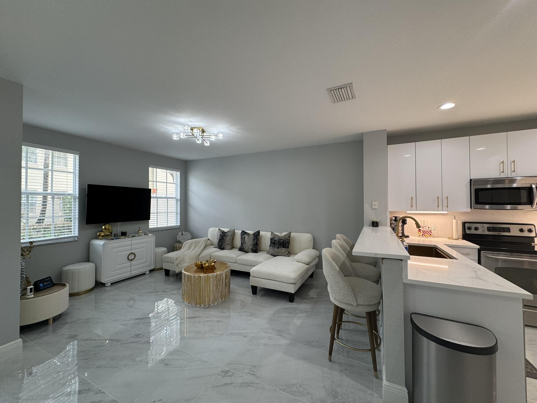 115 S Longport Circle D Property Photo 14