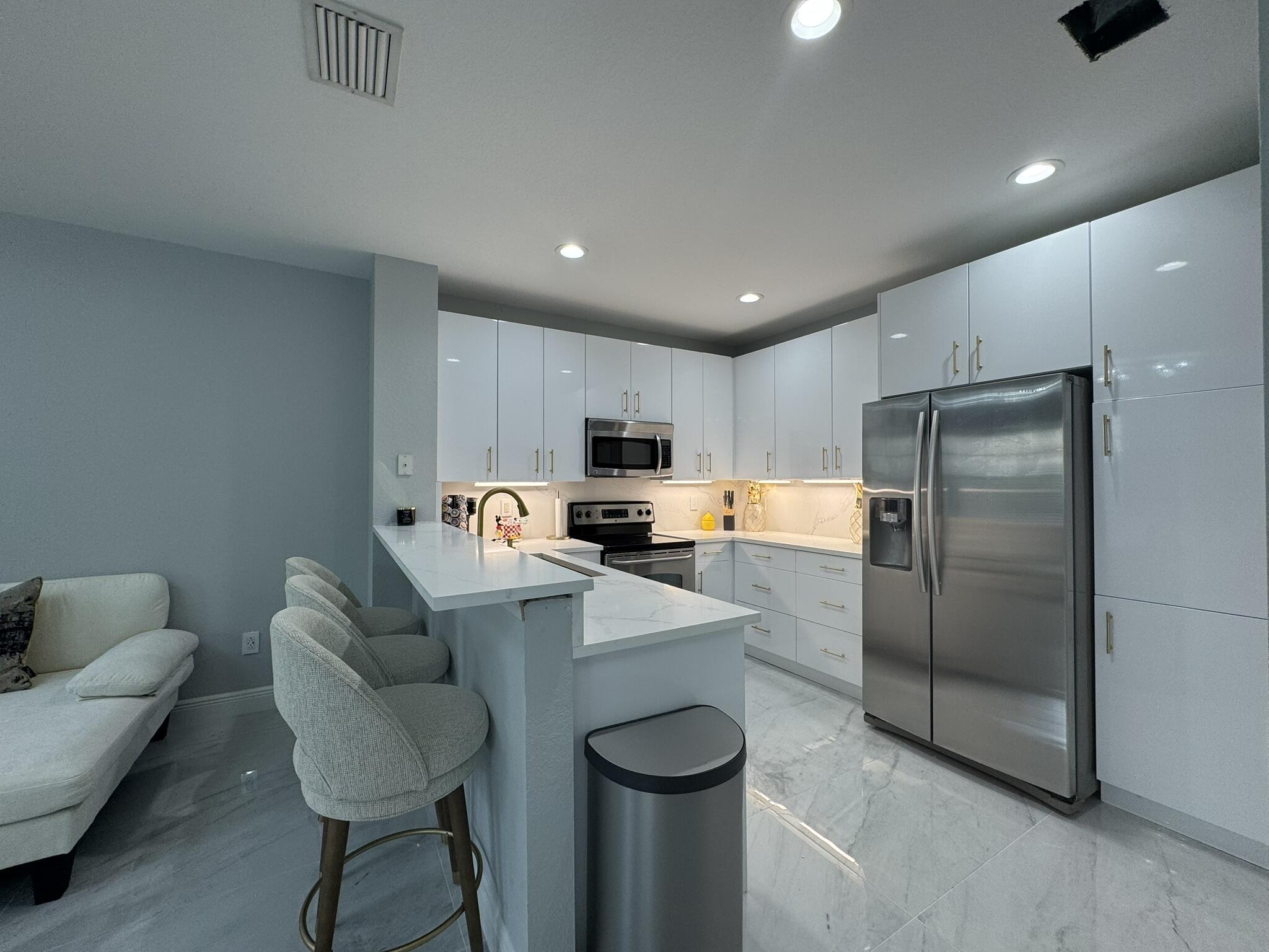 115 S Longport Circle D Property Photo 16