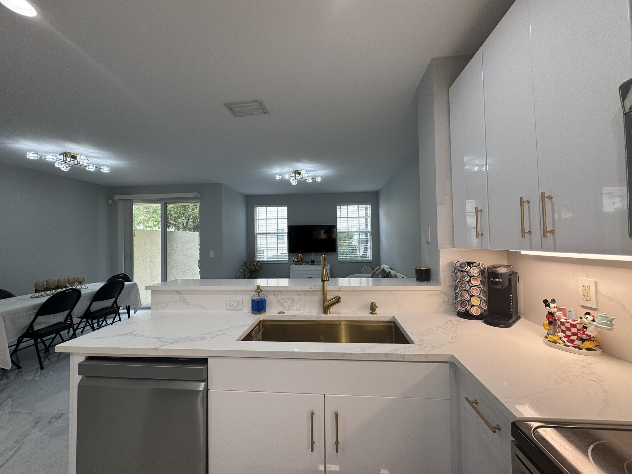 115 S Longport Circle D Property Photo 17