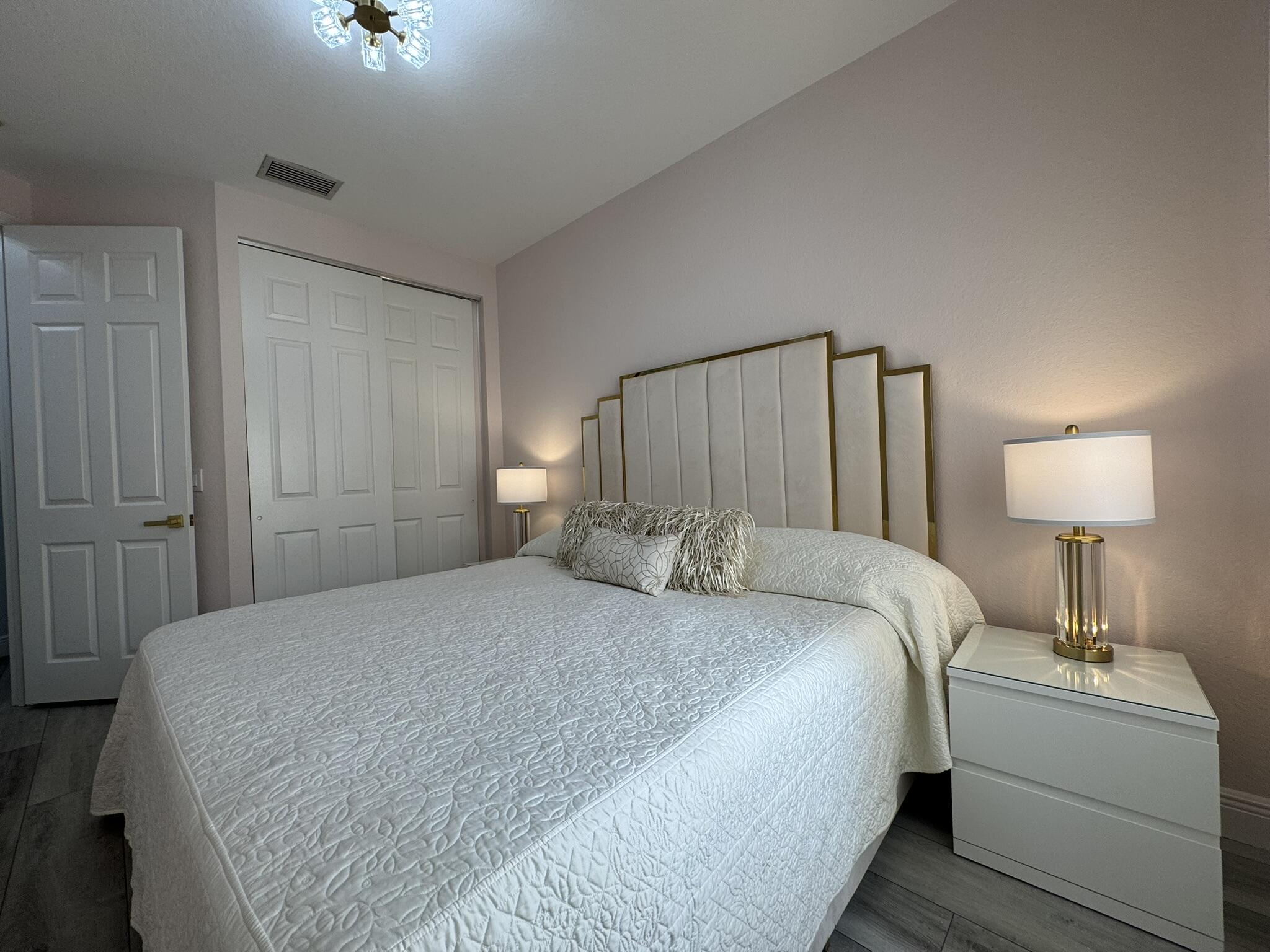 115 S Longport Circle D Property Photo 21