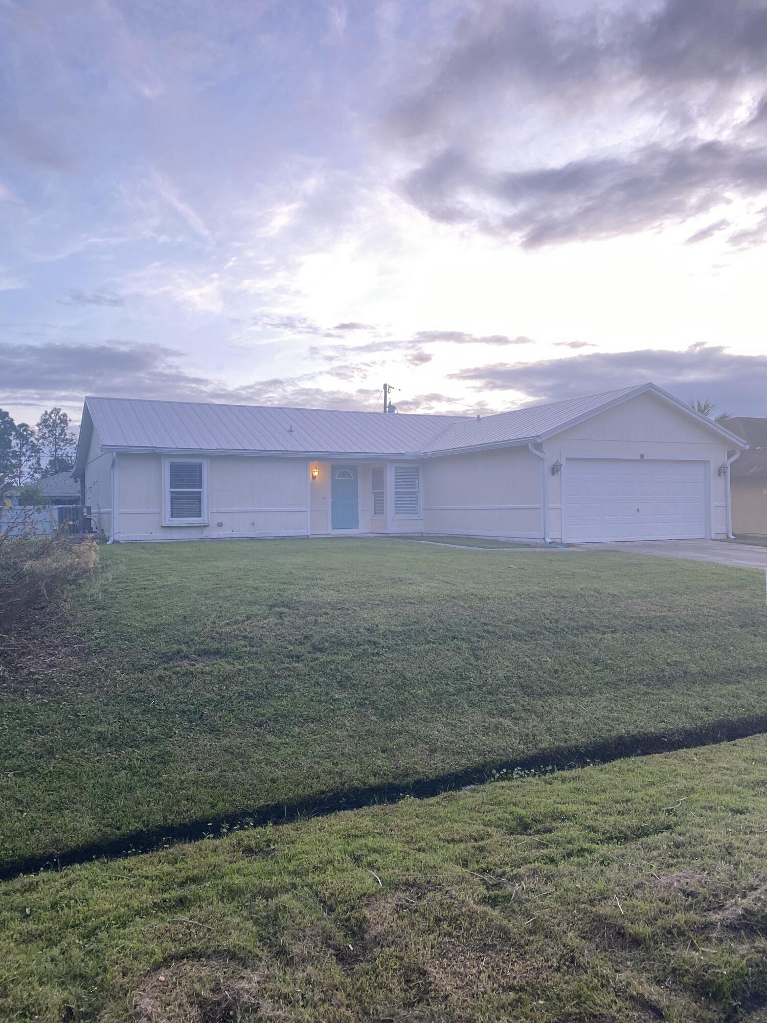 1866 SW Effland Avenue Property Photo 1
