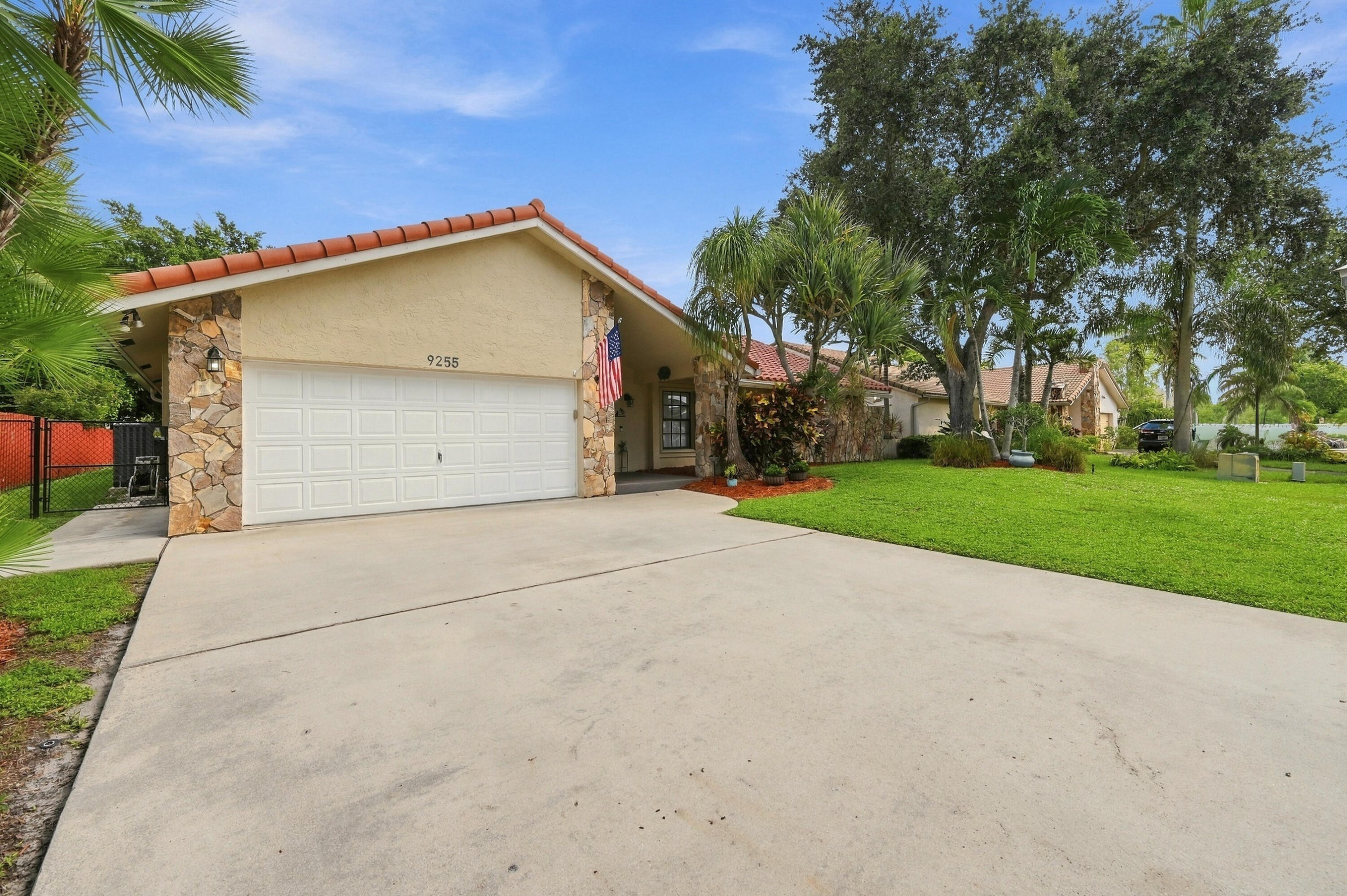 9255 Nw 18th Street Property Photo 4