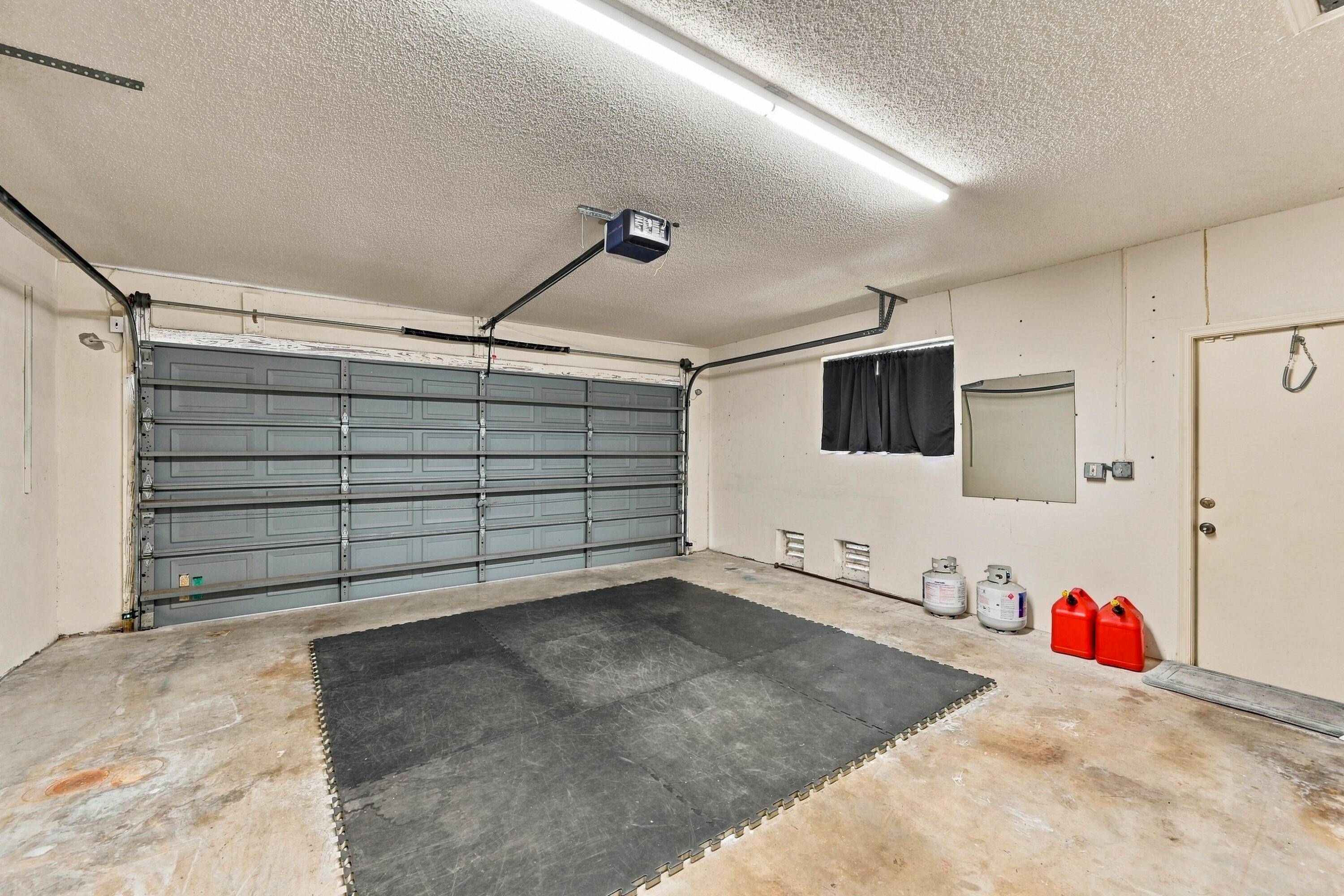 9255 Nw 18th Street Property Photo 43