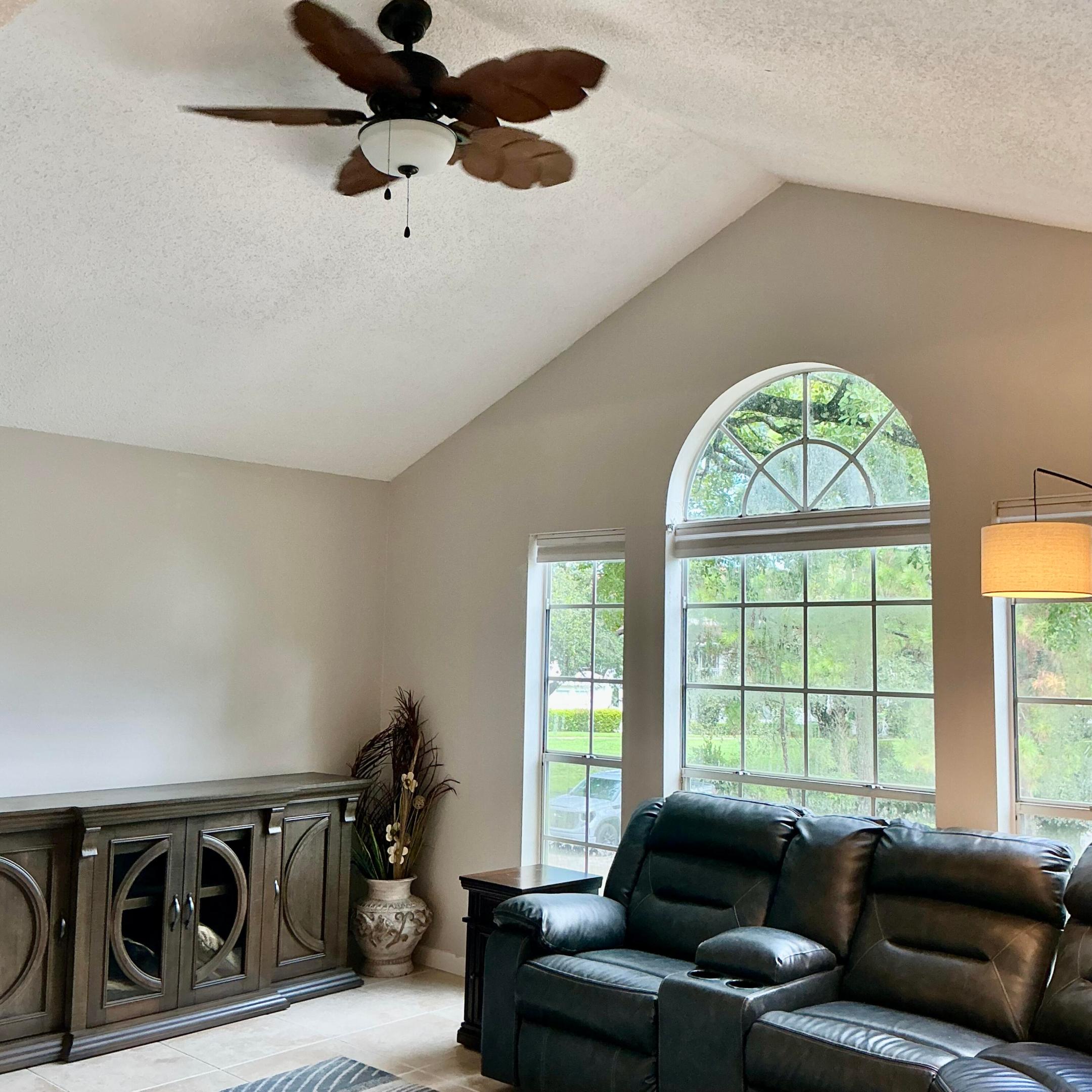 1125 Crystal Way B Property Photo 4