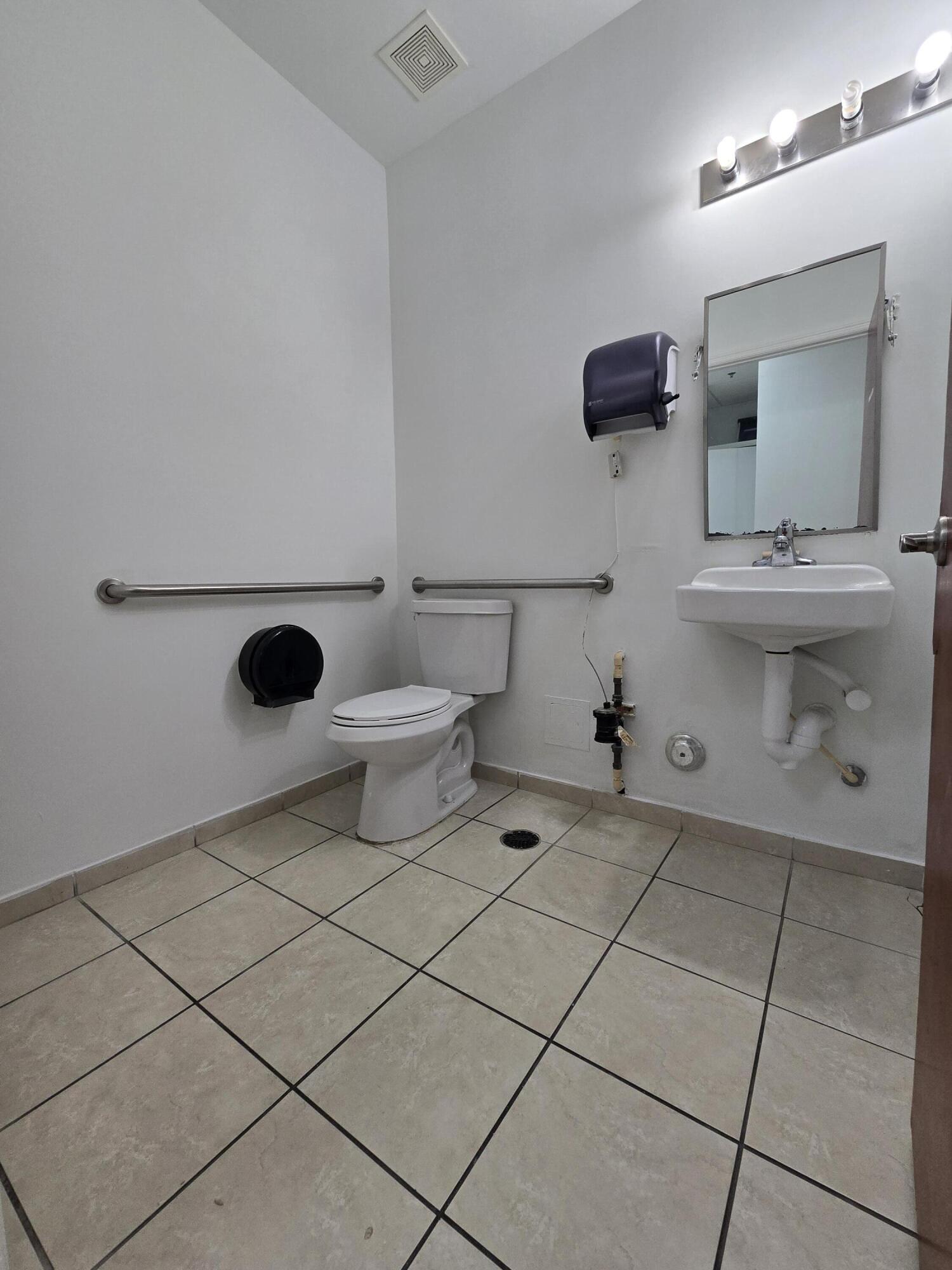 3880 W Broward Boulevard W Property Photo 22