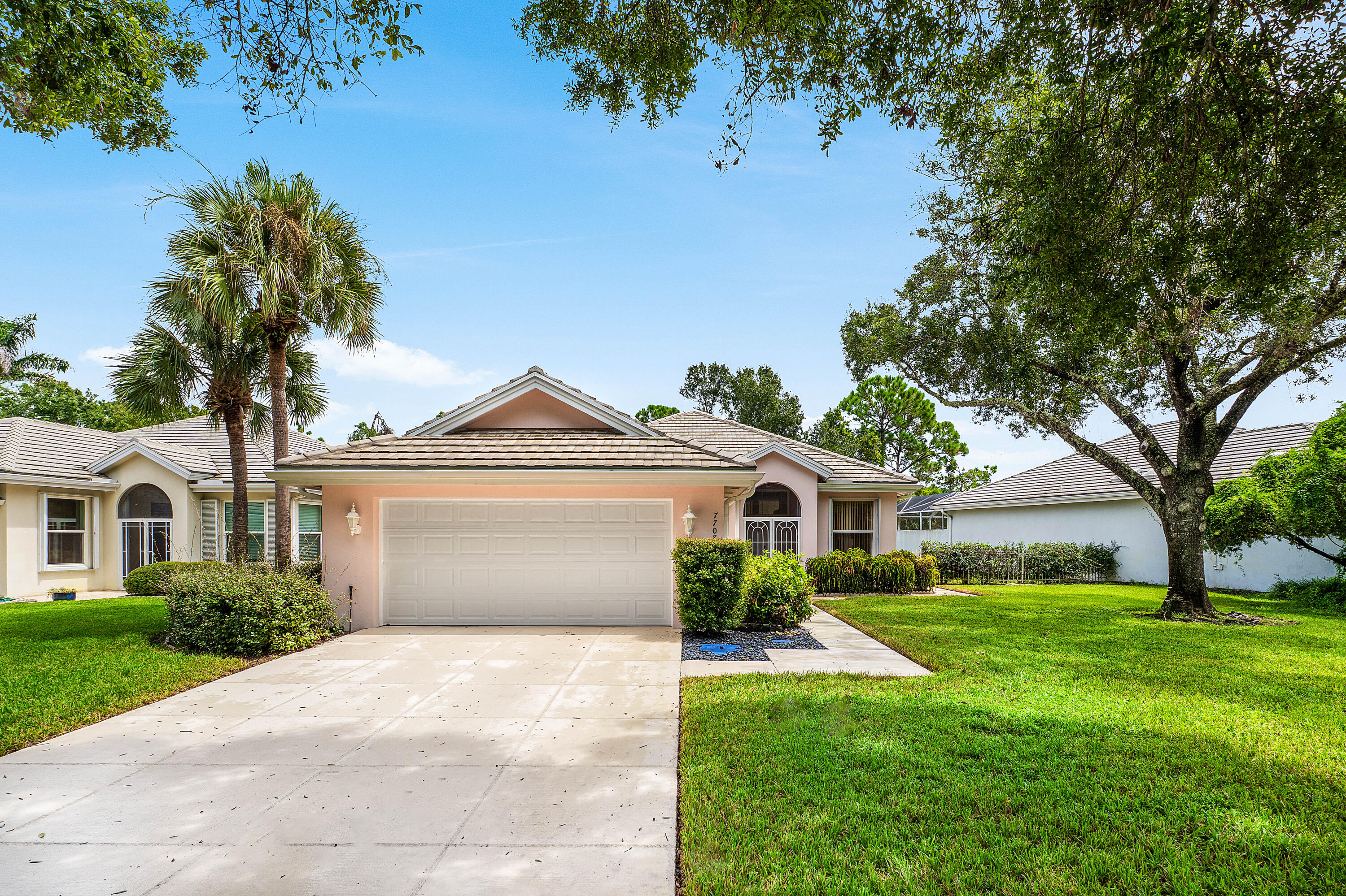 7708 Se Bay Cedar Circle Property Photo 1