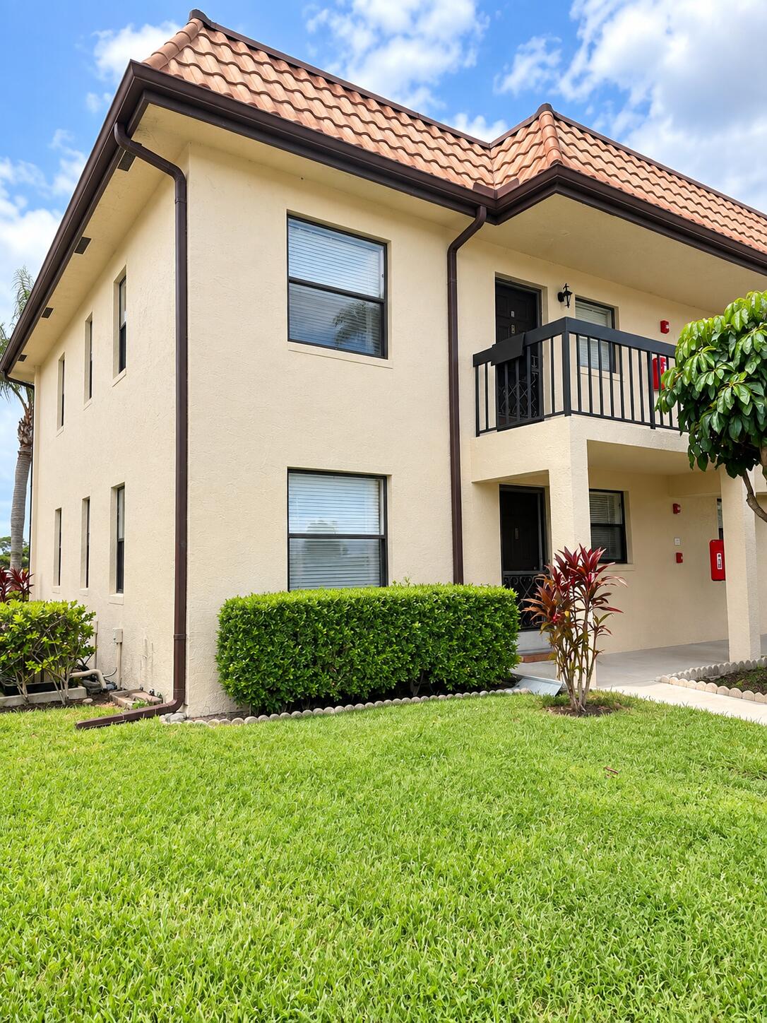 7101 GOLF COLONY Court 101 Property Photo 1