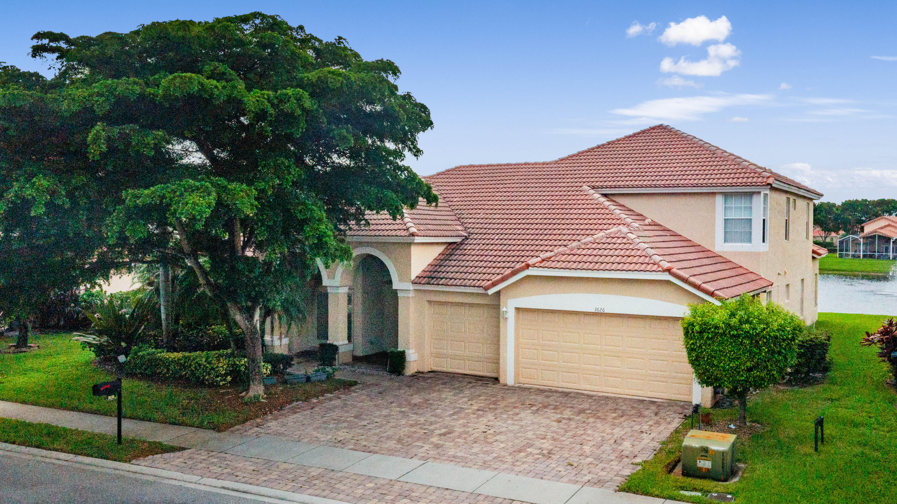 3626 E Hamilton Key Property Photo 2