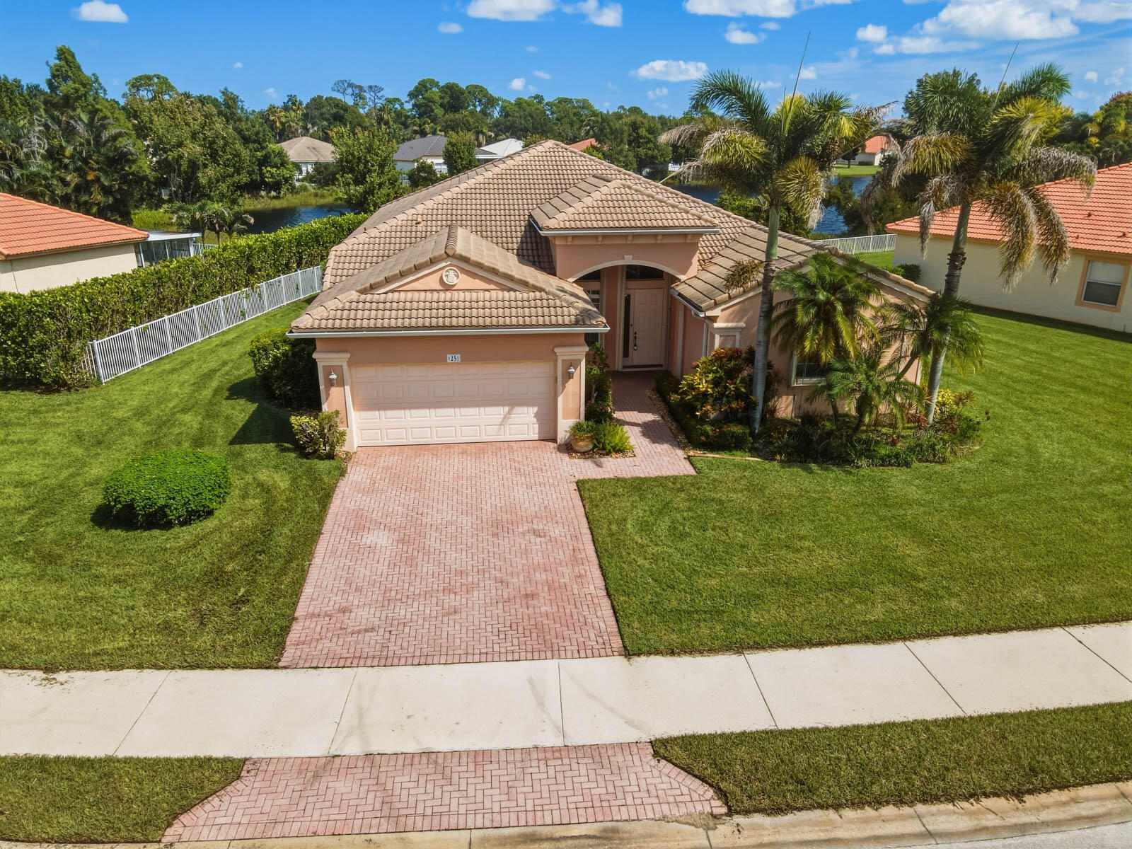 1251 Se Illusion Isle Way Property Photo 1