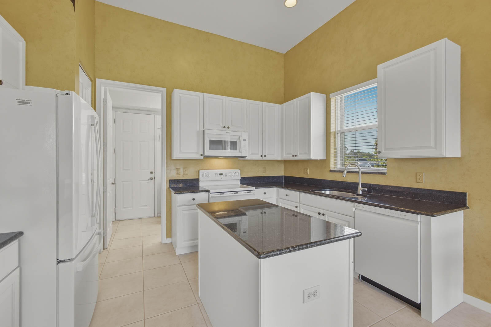 1251 Se Illusion Isle Way Property Photo 17