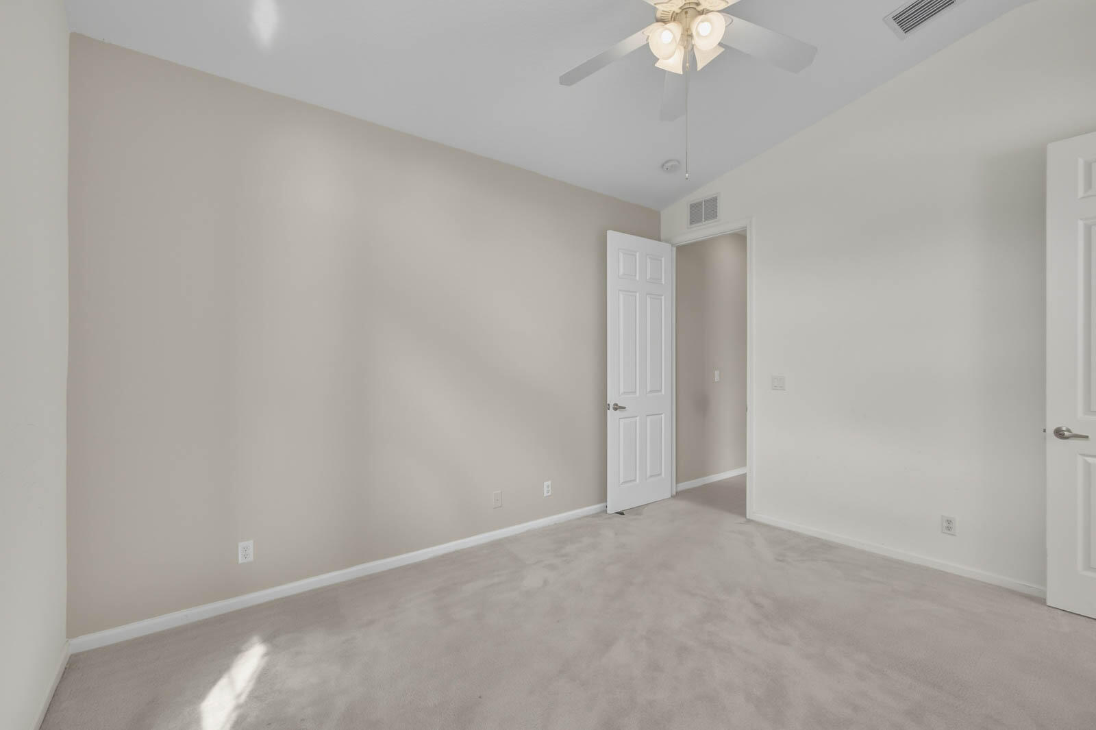 1251 Se Illusion Isle Way Property Photo 34