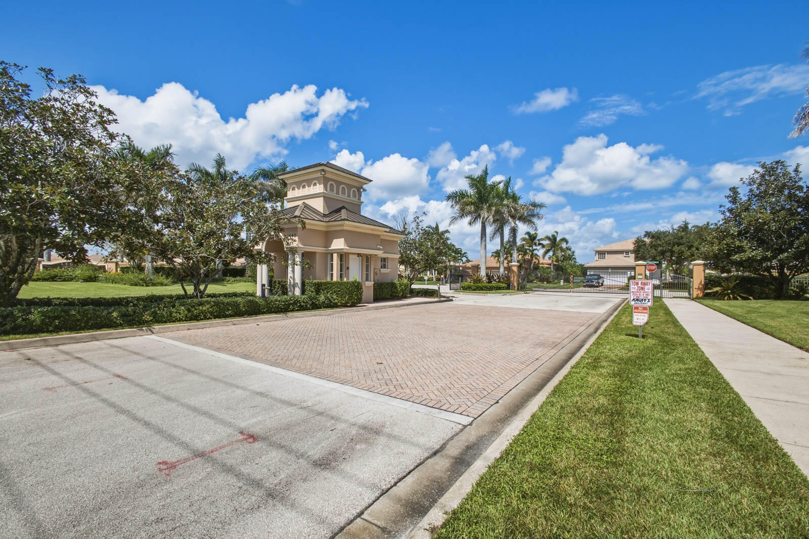 1251 Se Illusion Isle Way Property Photo 49
