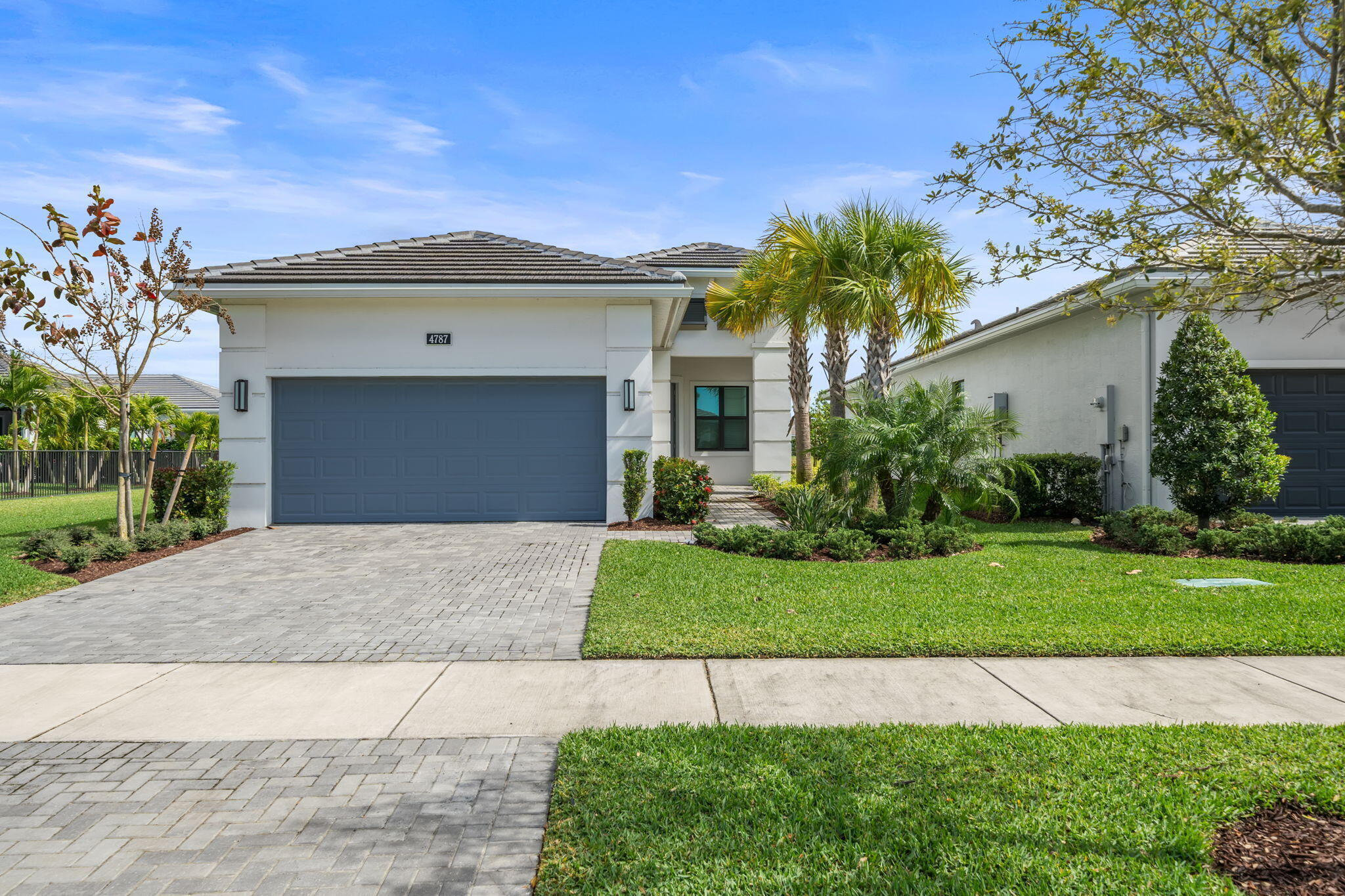4787 St Armands Way Property Photo 1