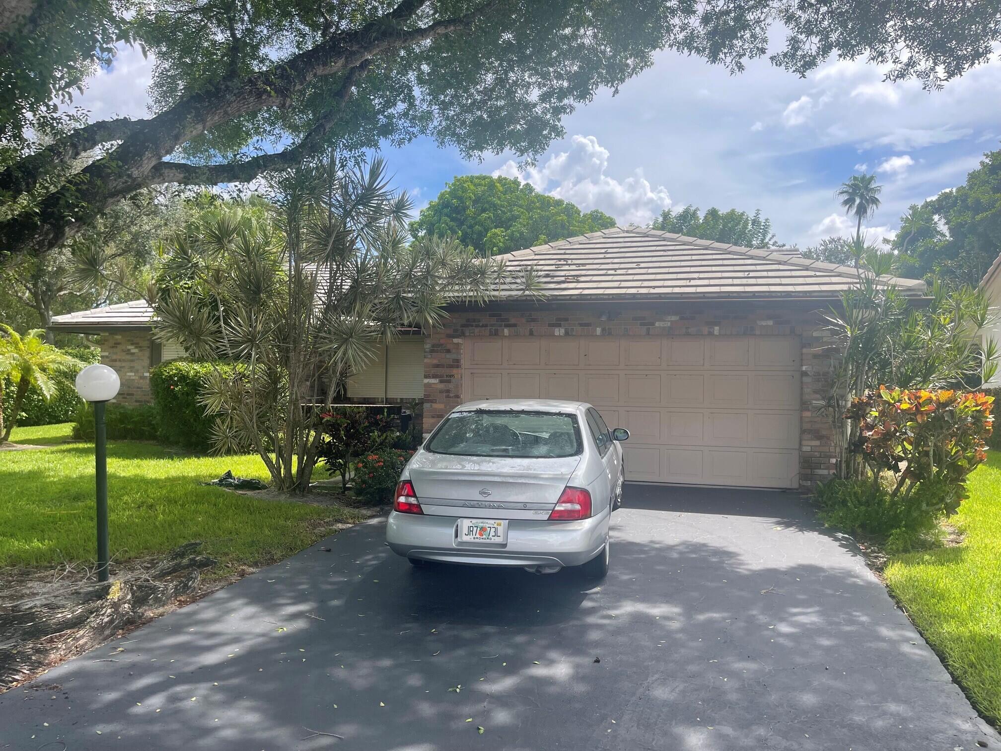 10895 CYPRESS RUN Circle