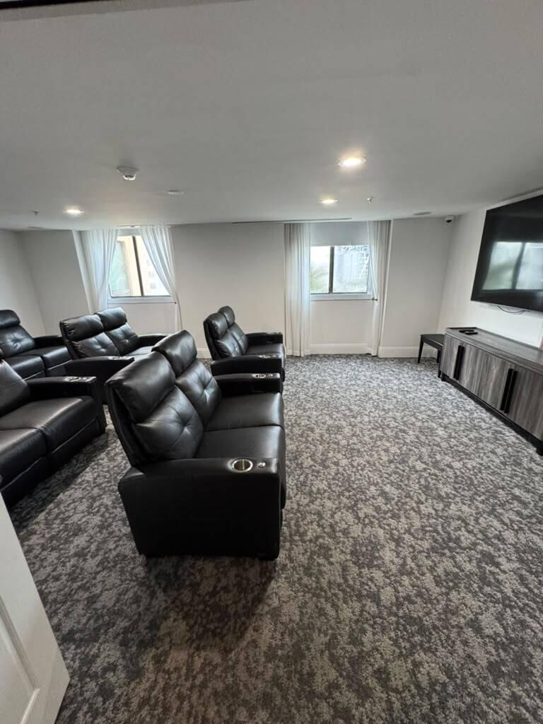 100 N Federal Highway 1134 Property Photo 17