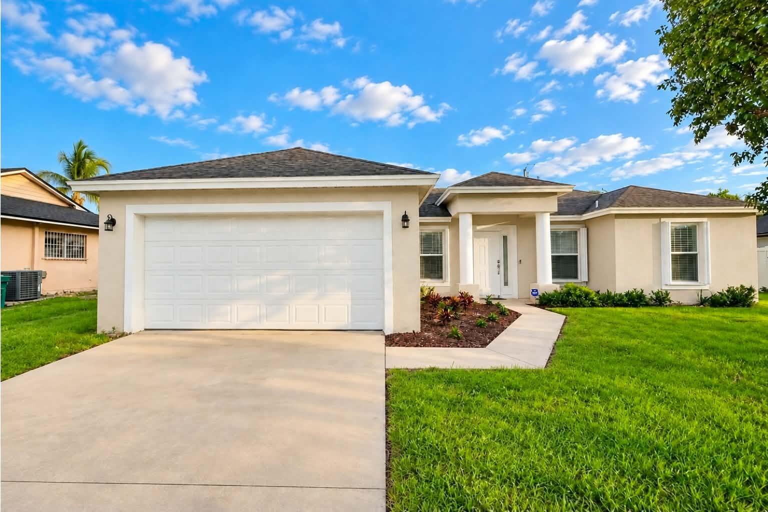 326 Se Starfish Avenue Property Photo 1
