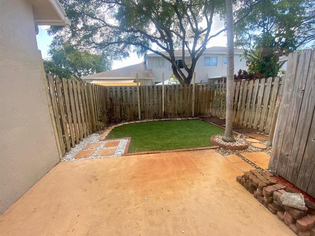 791 Nw 42nd Place Property Photo 3