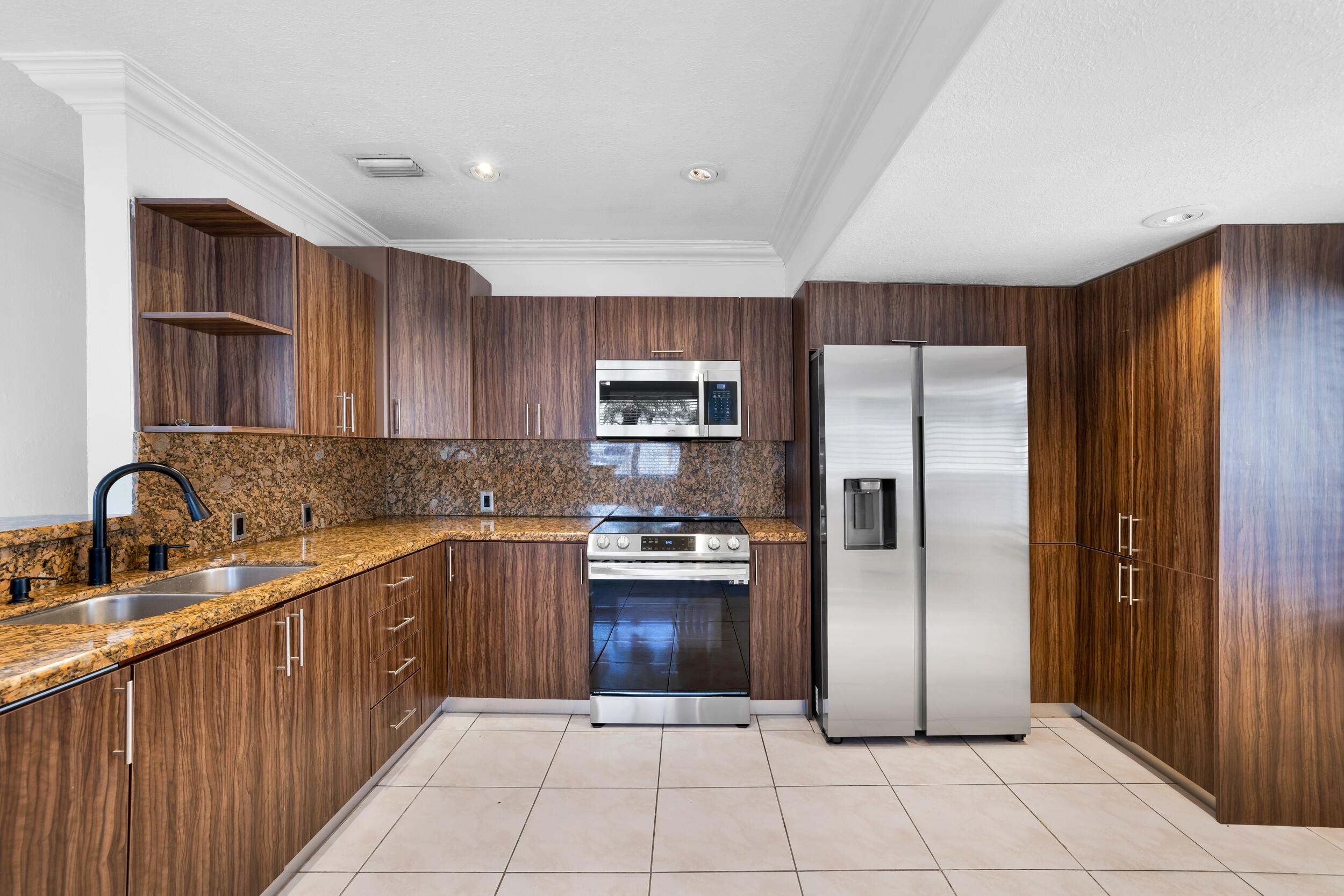 242 W 19th Street Property Photo 3