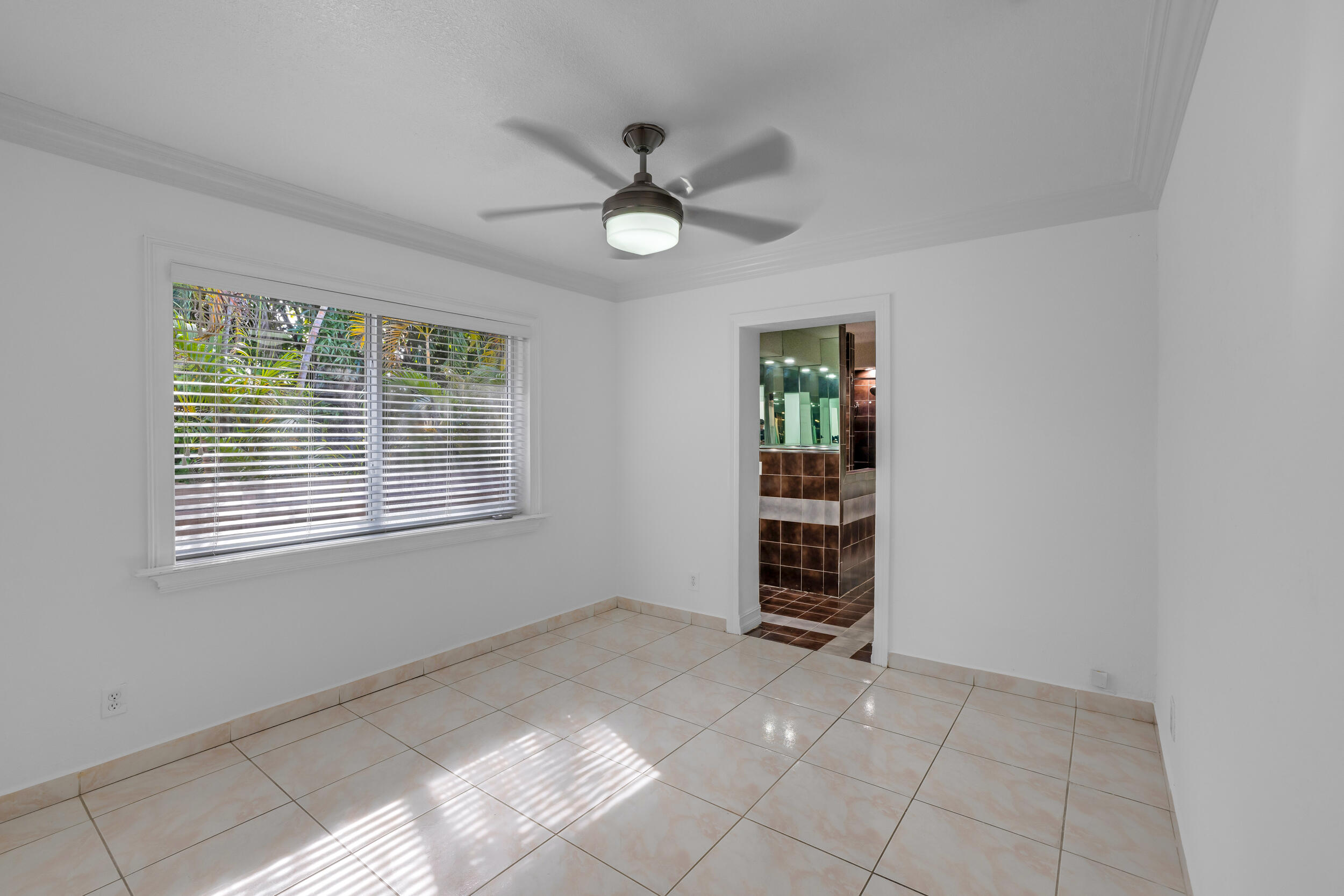 242 W 19th Street Property Photo 6