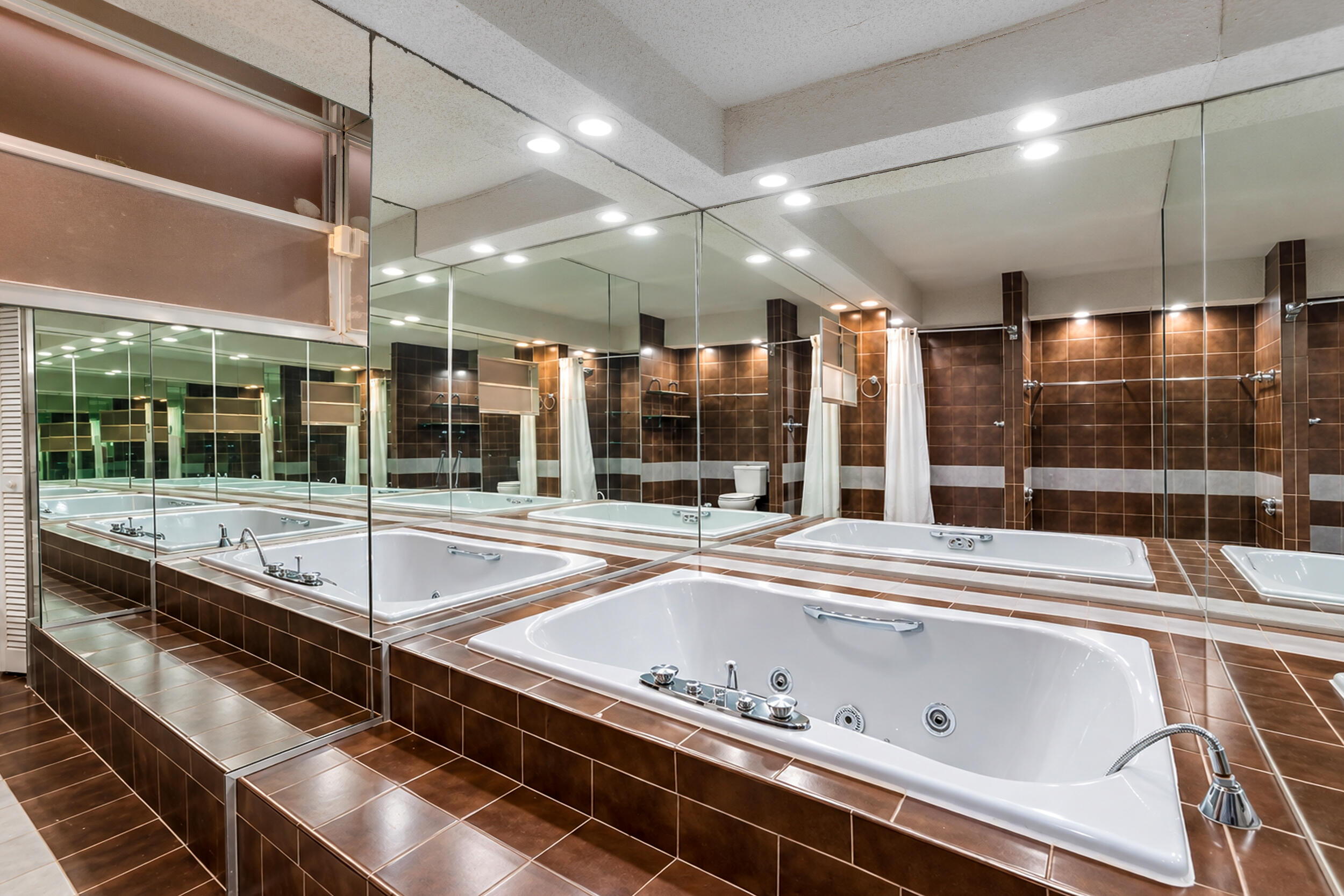 242 W 19th Street Property Photo 8
