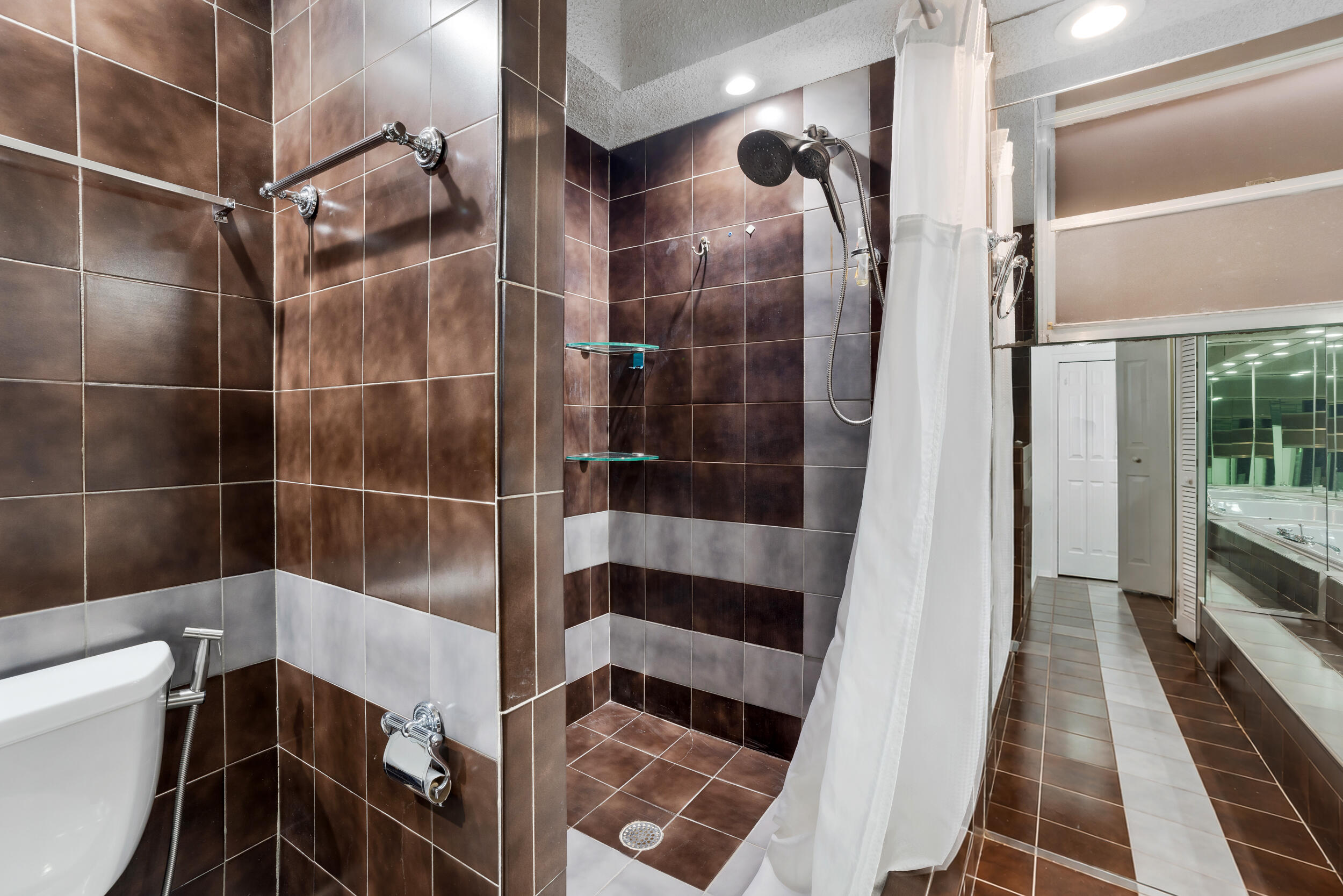 242 W 19th Street Property Photo 10