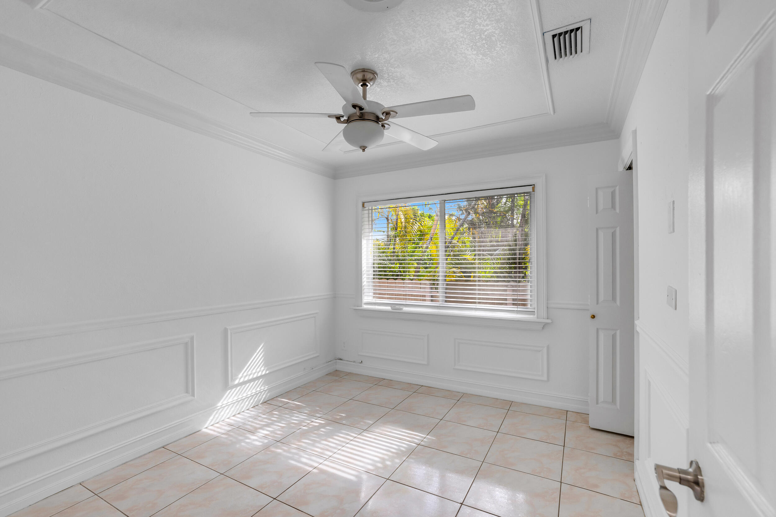 242 W 19th Street Property Photo 12