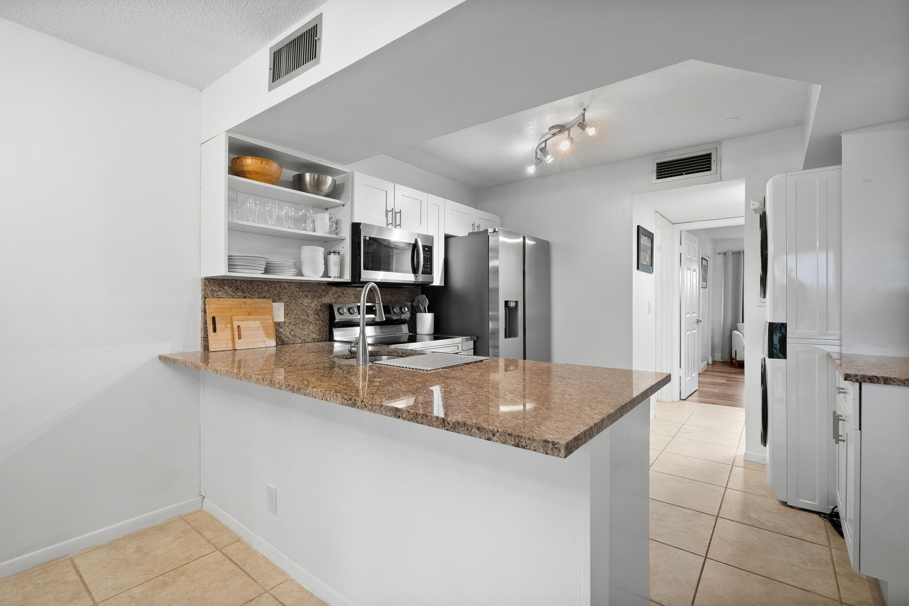 1605 S Us Highway 1 303v6 Property Photo 9