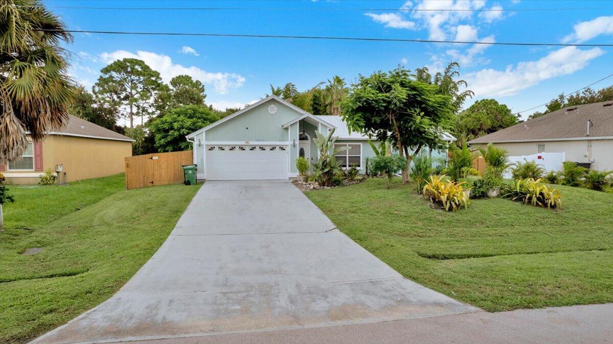2513 Sw Calender Street Property Photo 6