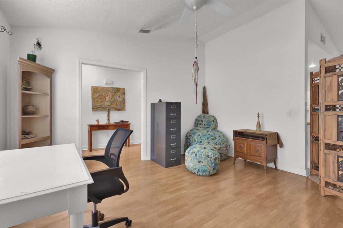 2513 Sw Calender Street Property Photo 10