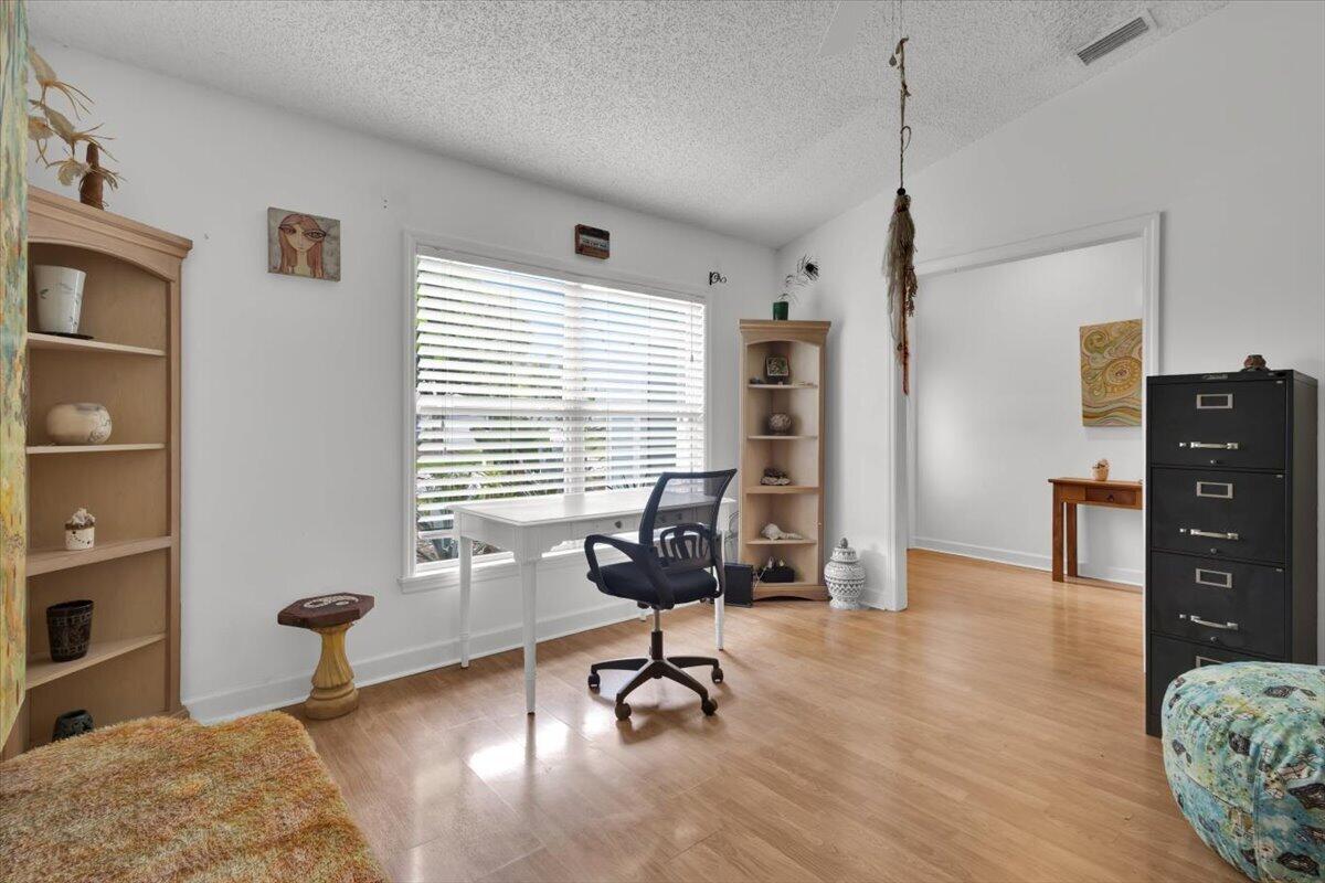 2513 Sw Calender Street Property Photo 11