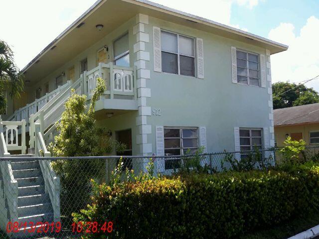 912 Sw 15th Terrace 1-4 Property Photo 2
