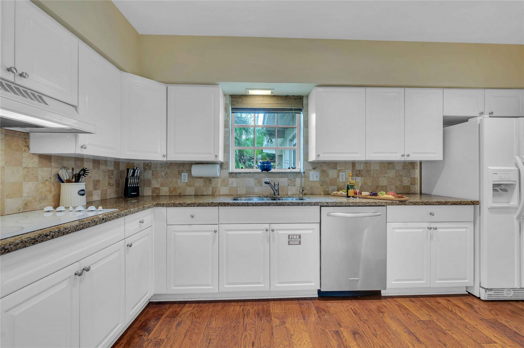 1612 E Lake Drive Property Photo 6