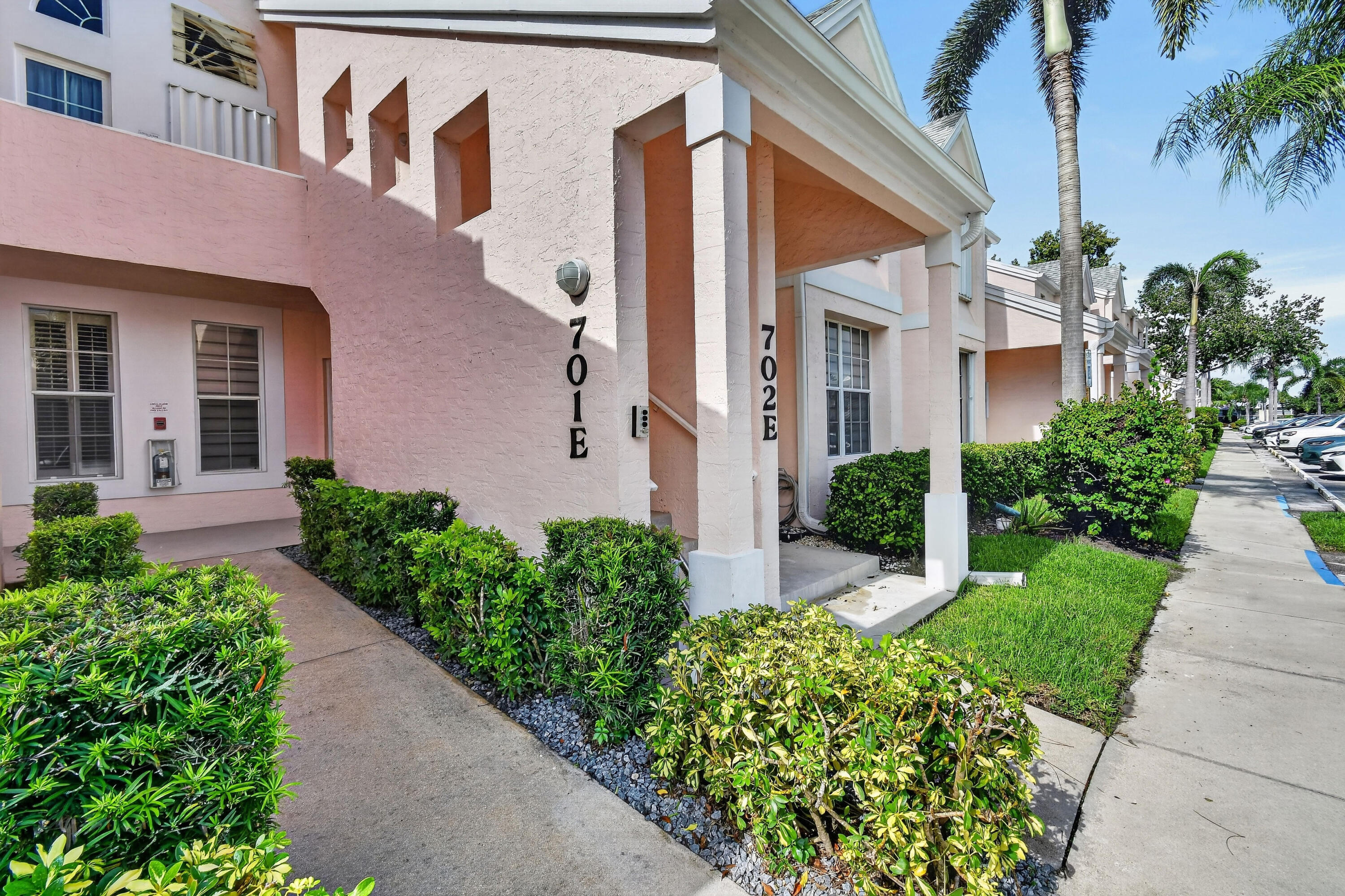 701 Muirfield Court 701e Property Photo 1