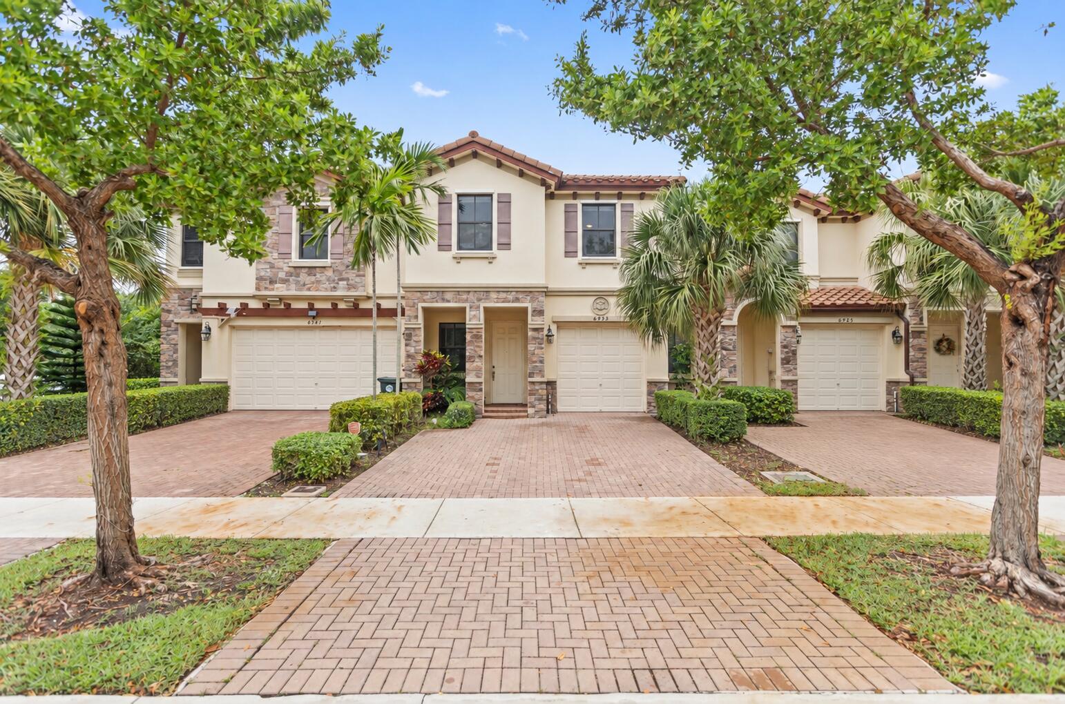 6943 BROADLAND Way