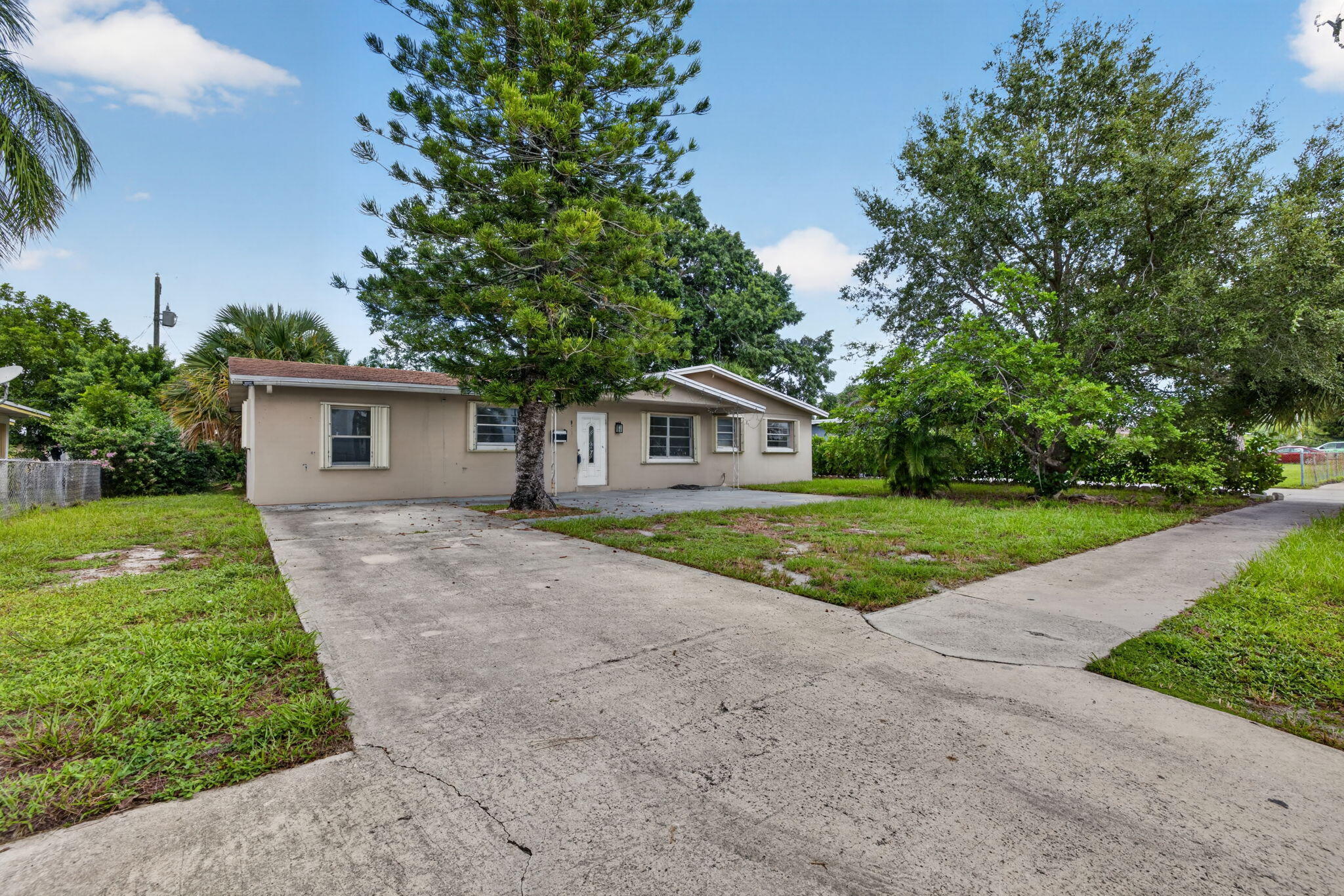 913 Se 10th Street Property Photo 3