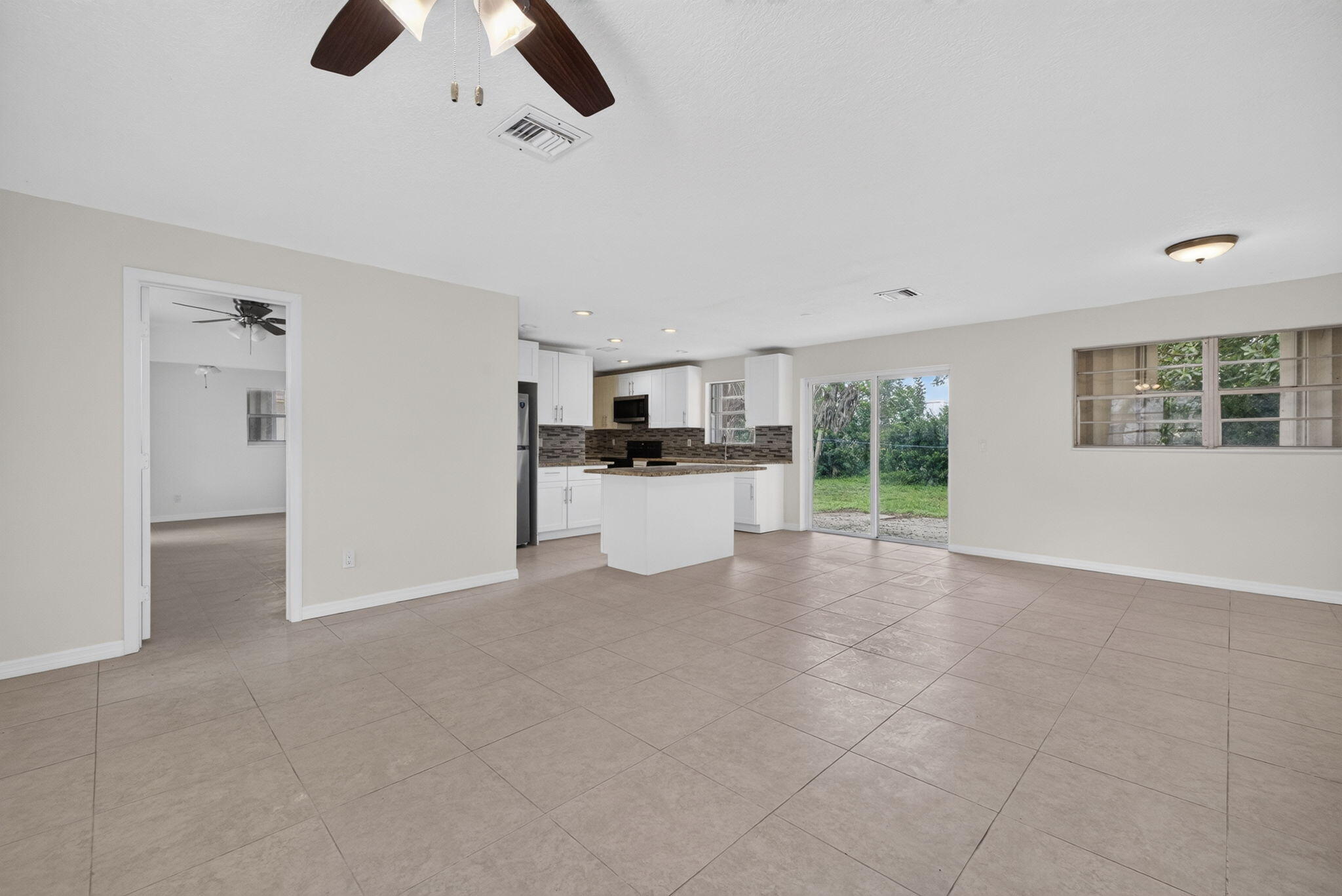 913 Se 10th Street Property Photo 4