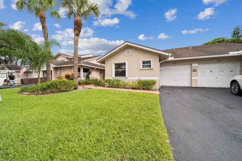 1129 W Lakes Drive Property Photo 1