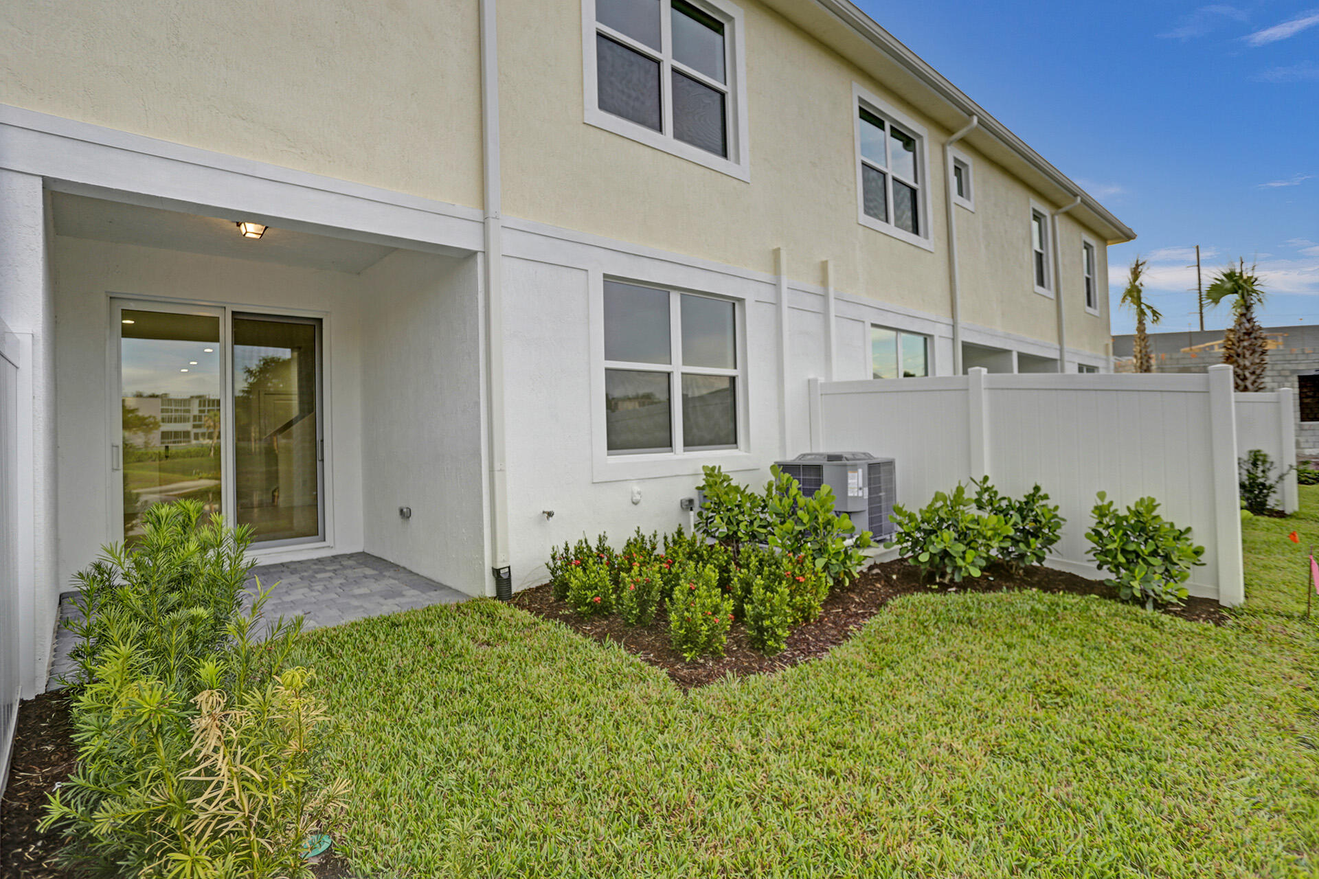 585 Sanderling Circle Property Photo 3