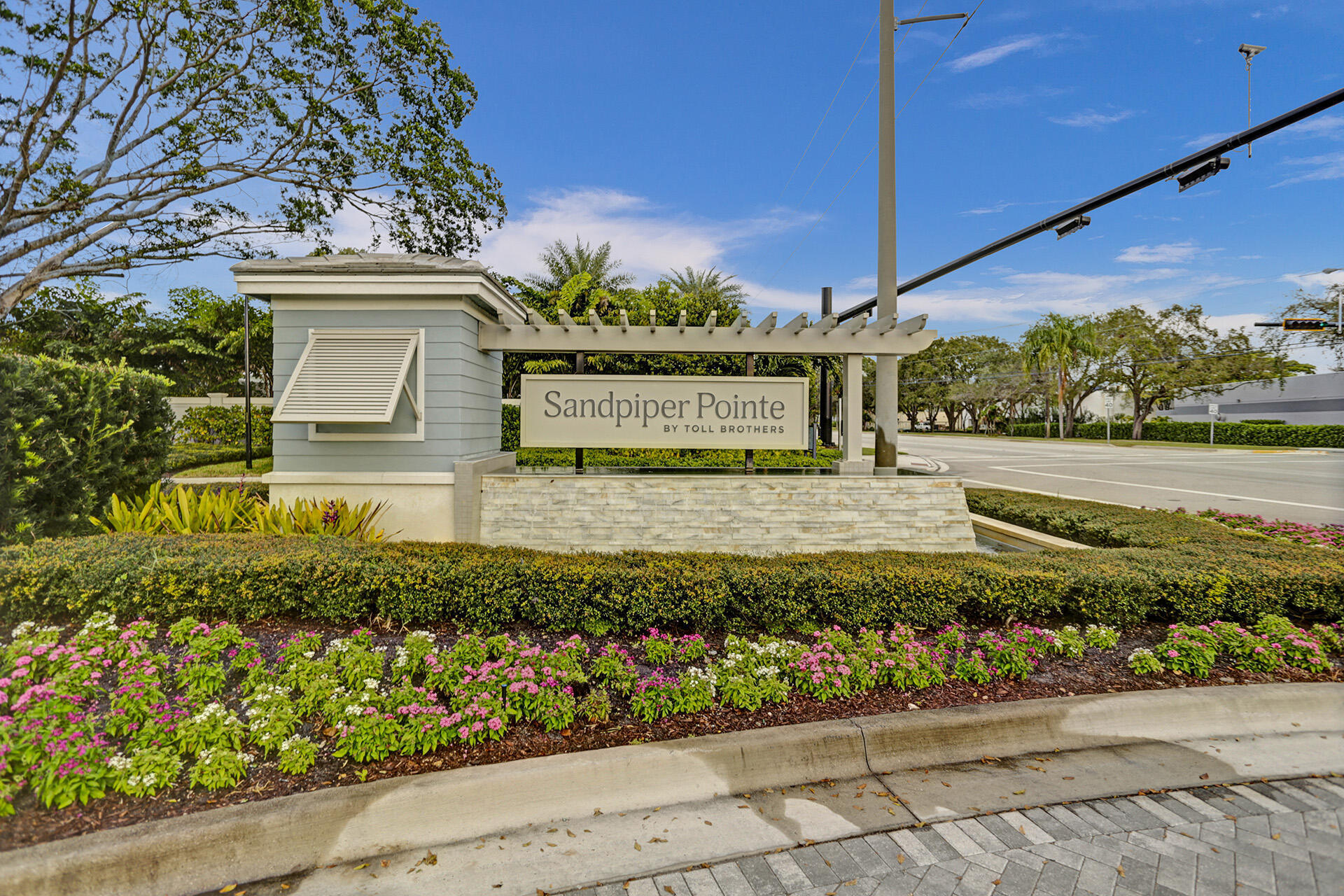 585 Sanderling Circle Property Photo 4